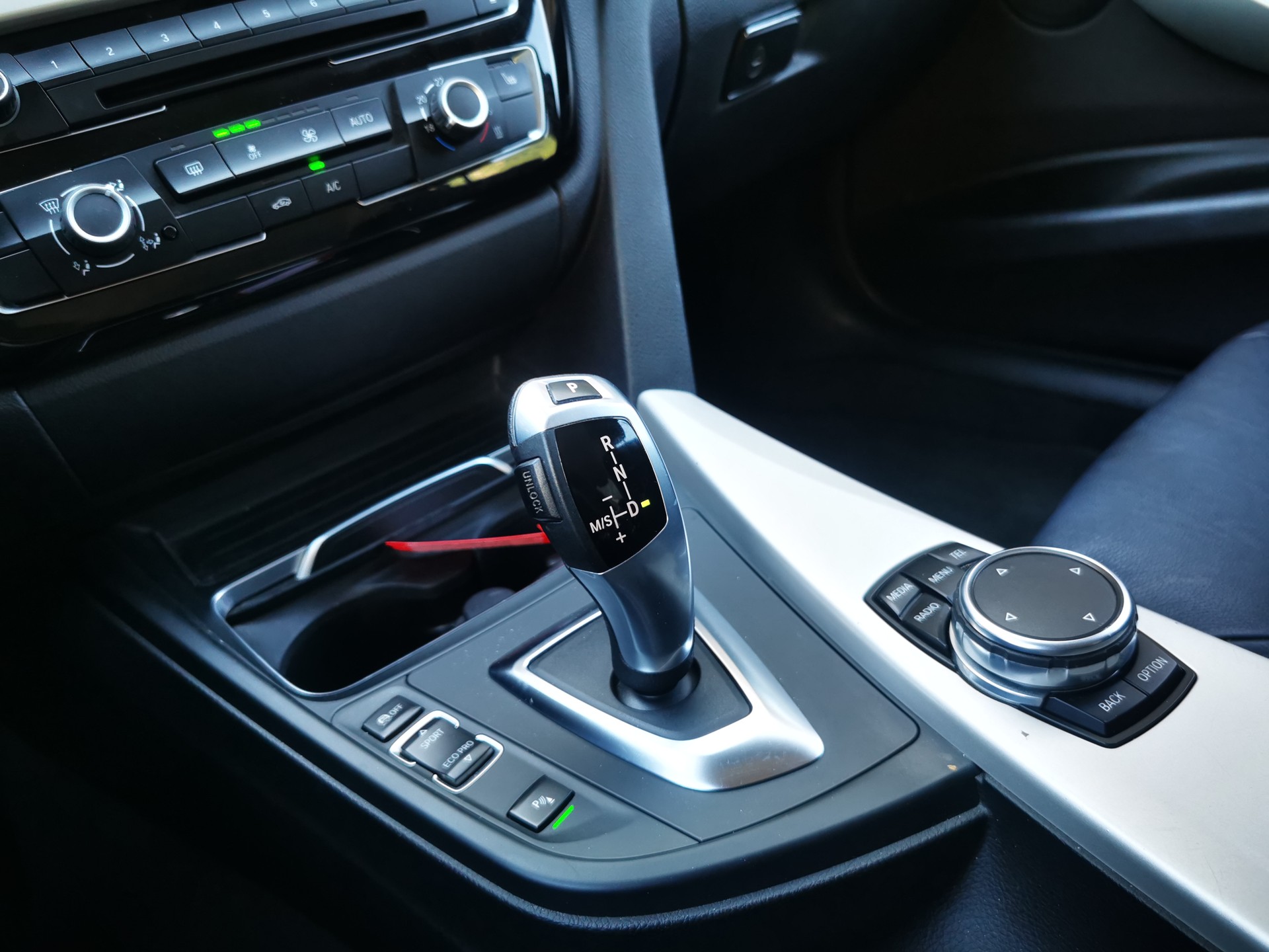 BMW 330i xDrive Touring Steptronic-image-10