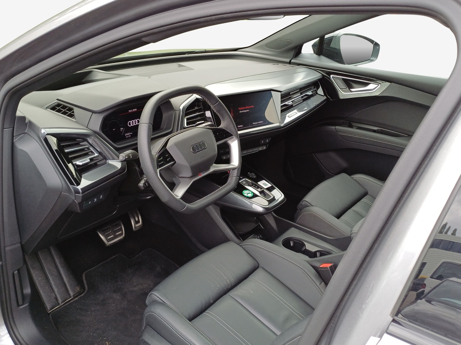 AUDI Q4 e-tron 55 quattro-image-8