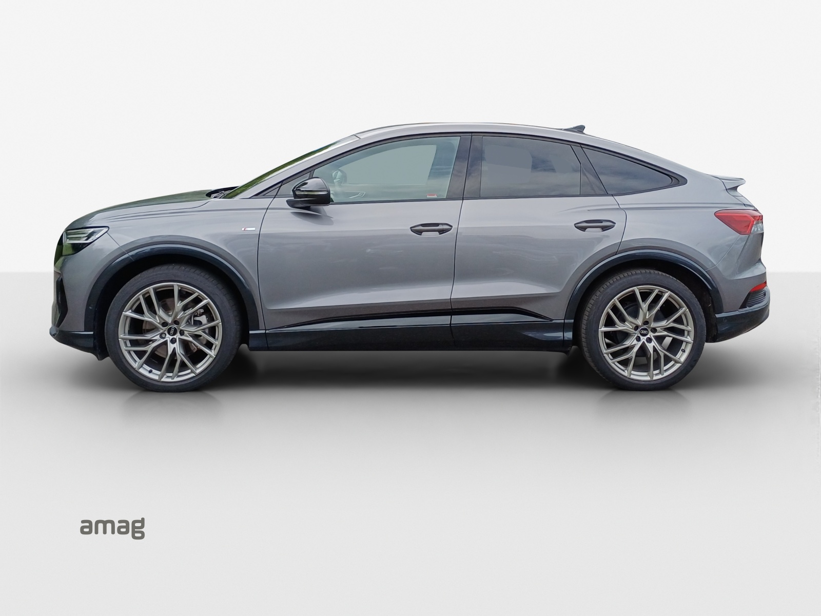AUDI Q4 e-tron 55 quattro-showroom-element-1
