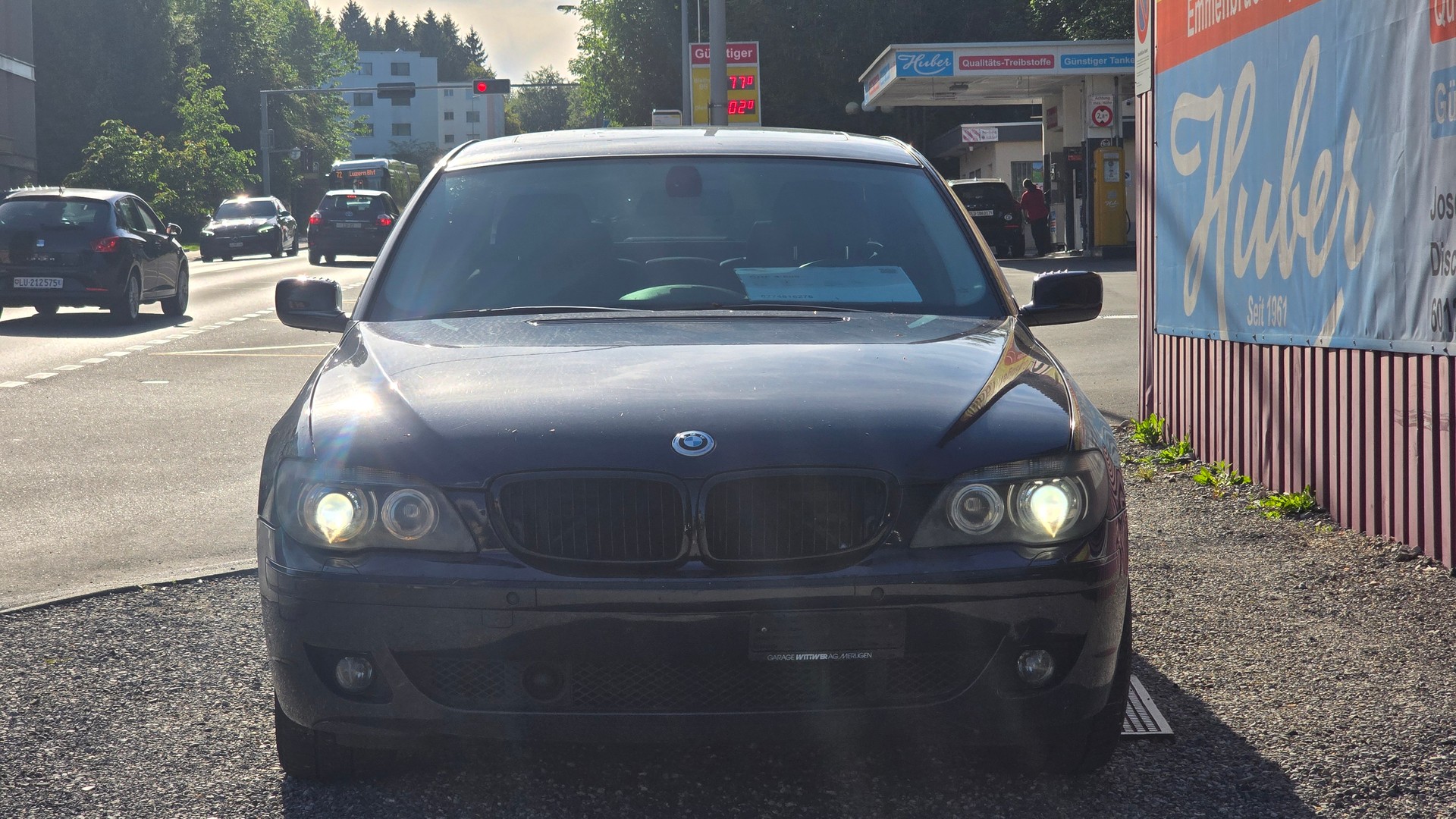 BMW 745d-showroom-element-1