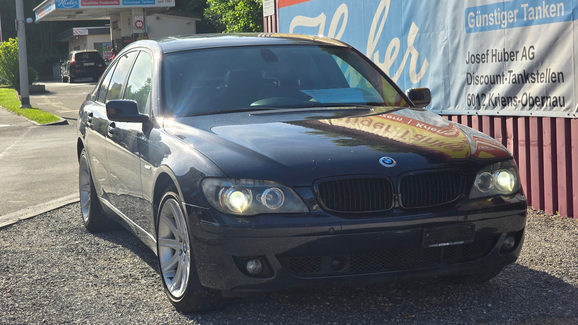 BMW 745d-showroom-element-2