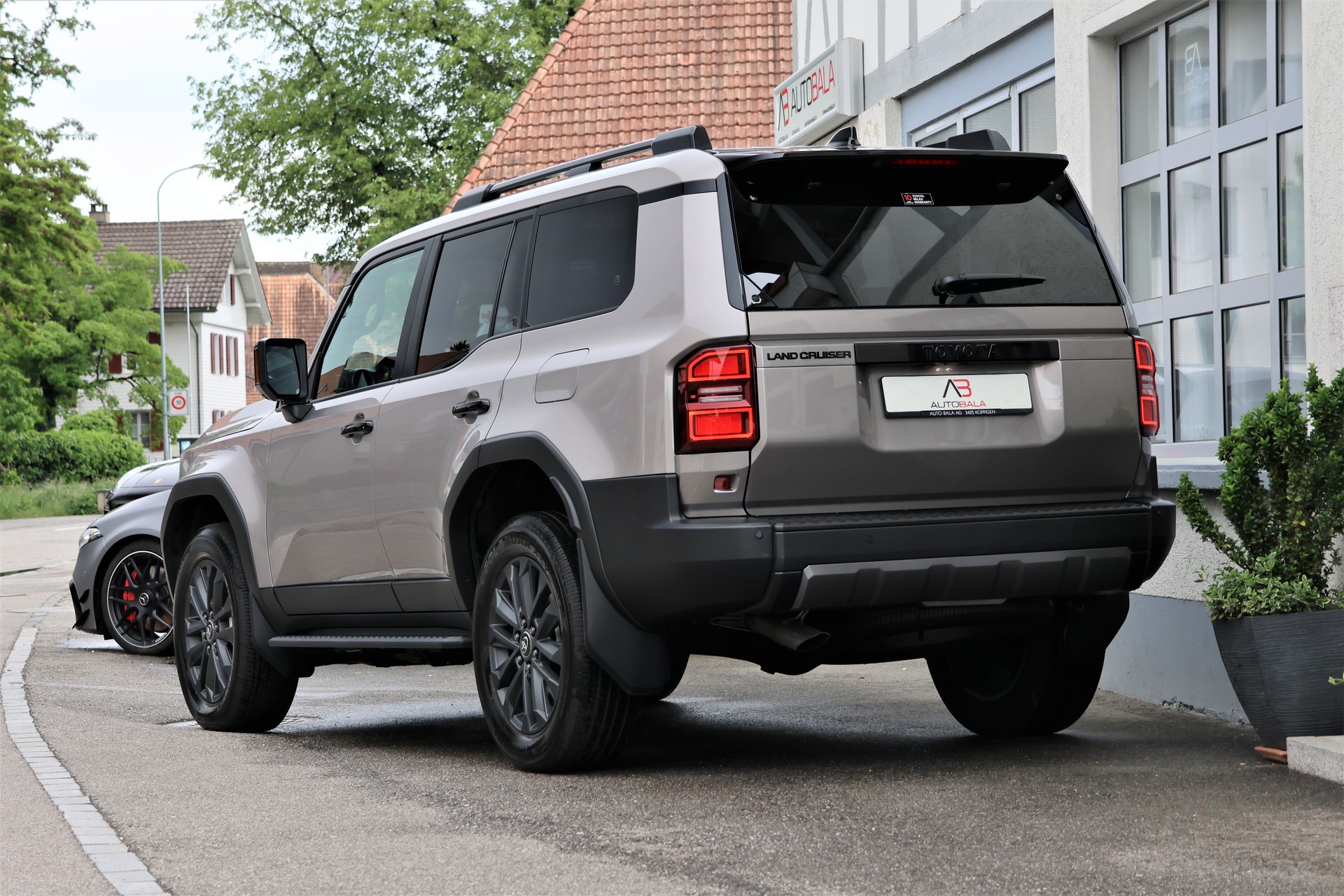TOYOTA Land Cruiser 2.8TD 48V Style (CH)-showroom-element-2