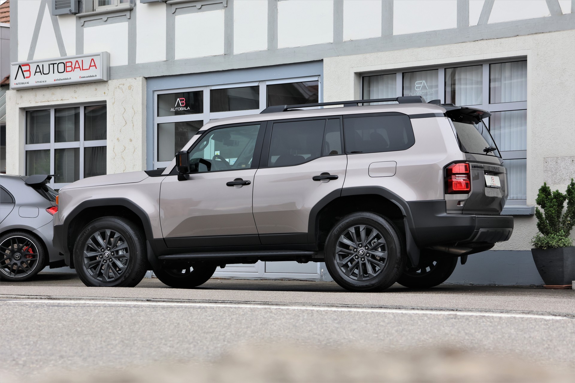 TOYOTA Land Cruiser 2.8TD 48V Style (CH)-showroom-element-3
