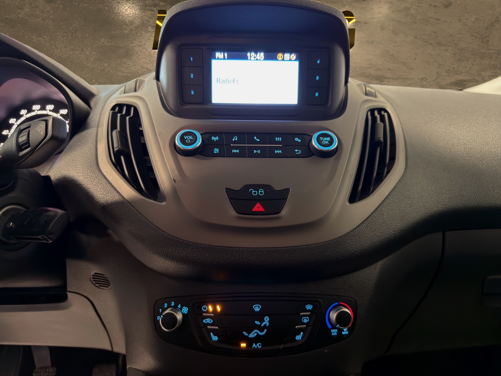 FORD Tourneo Courier 1.0 SCTi Trend-image-11