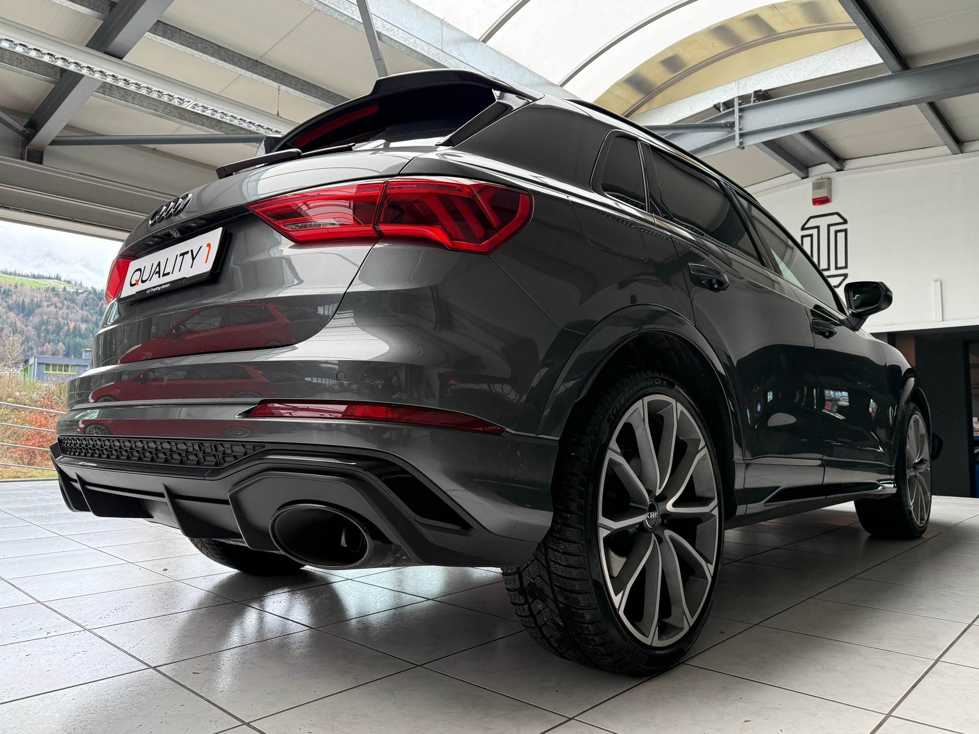 AUDI RS Q3 2.5 TFSI quattro S tronic-image-4