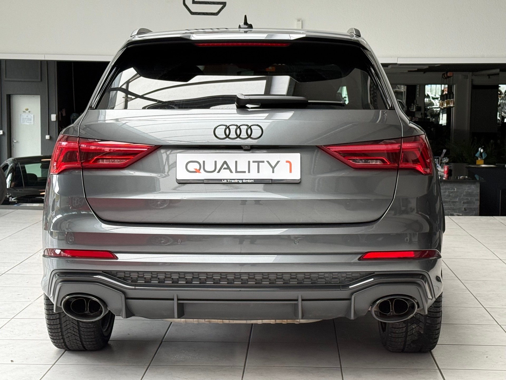 AUDI RS Q3 2.5 TFSI quattro S tronic-image-3