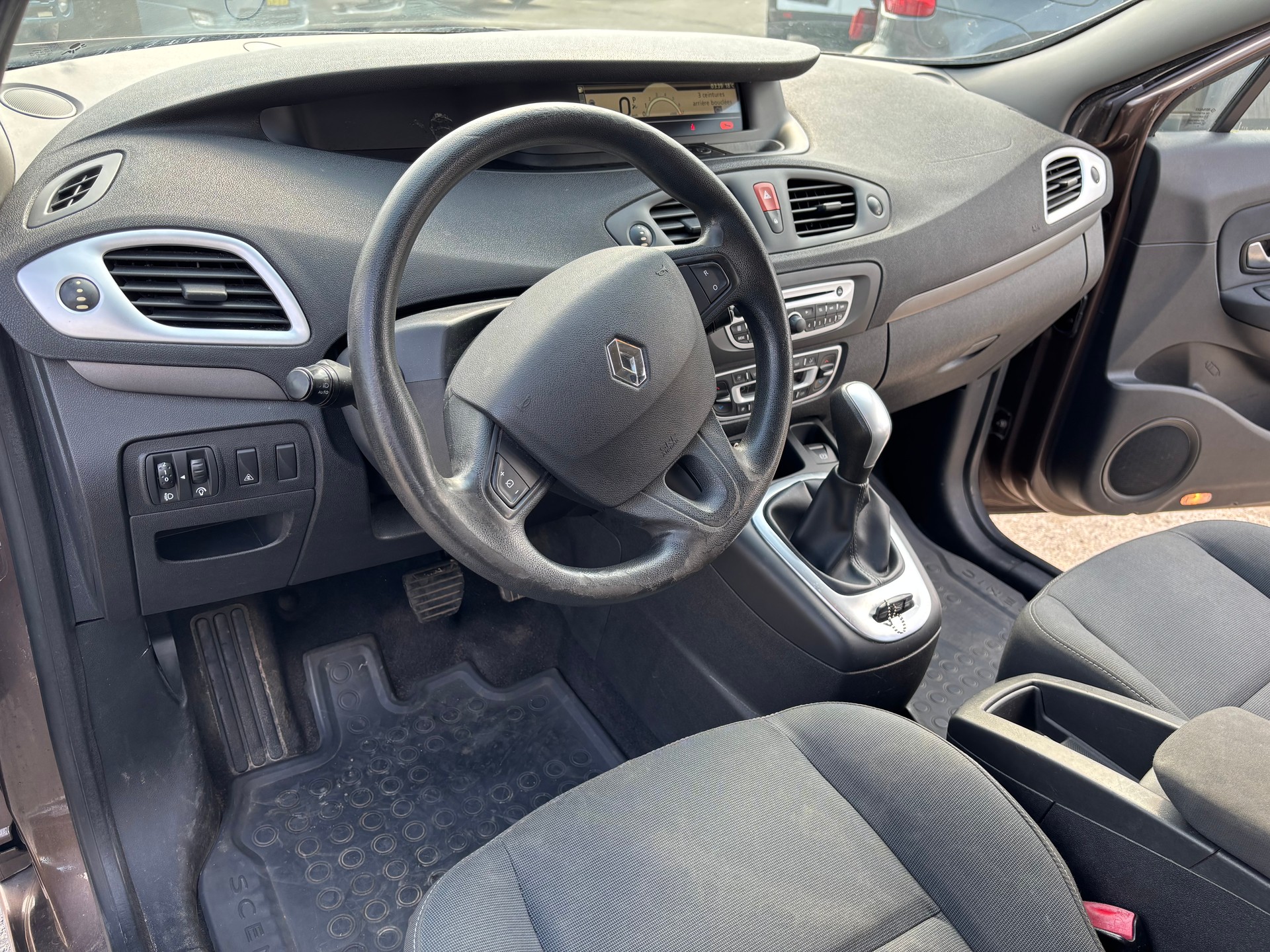 RENAULT Scénic 2.0 16V Expression X-Tronic CVT-image-9