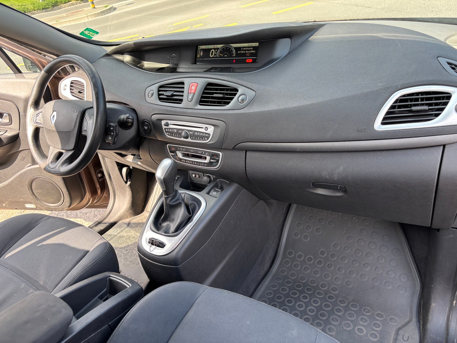 RENAULT Scénic 2.0 16V Expression X-Tronic CVT-image-10