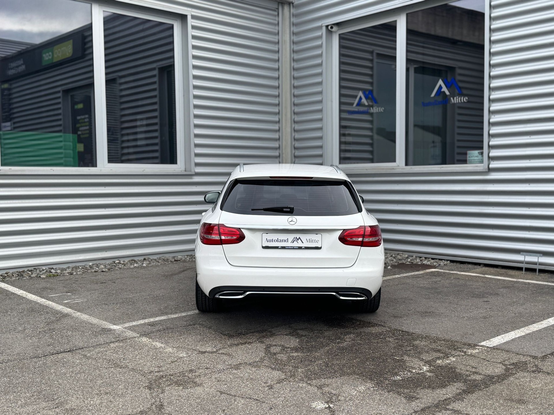 MERCEDES-BENZ C 180 AMG Line 7G-Tronic-showroom-element-3
