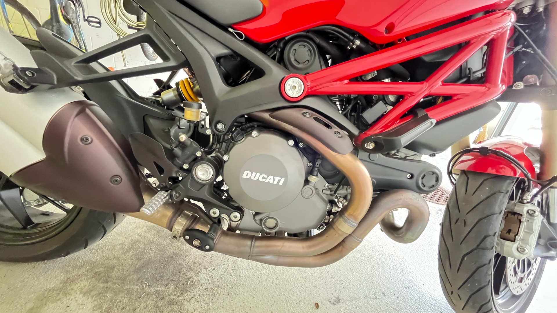 DUCATI Monster 1100 EVO ABS-image-2