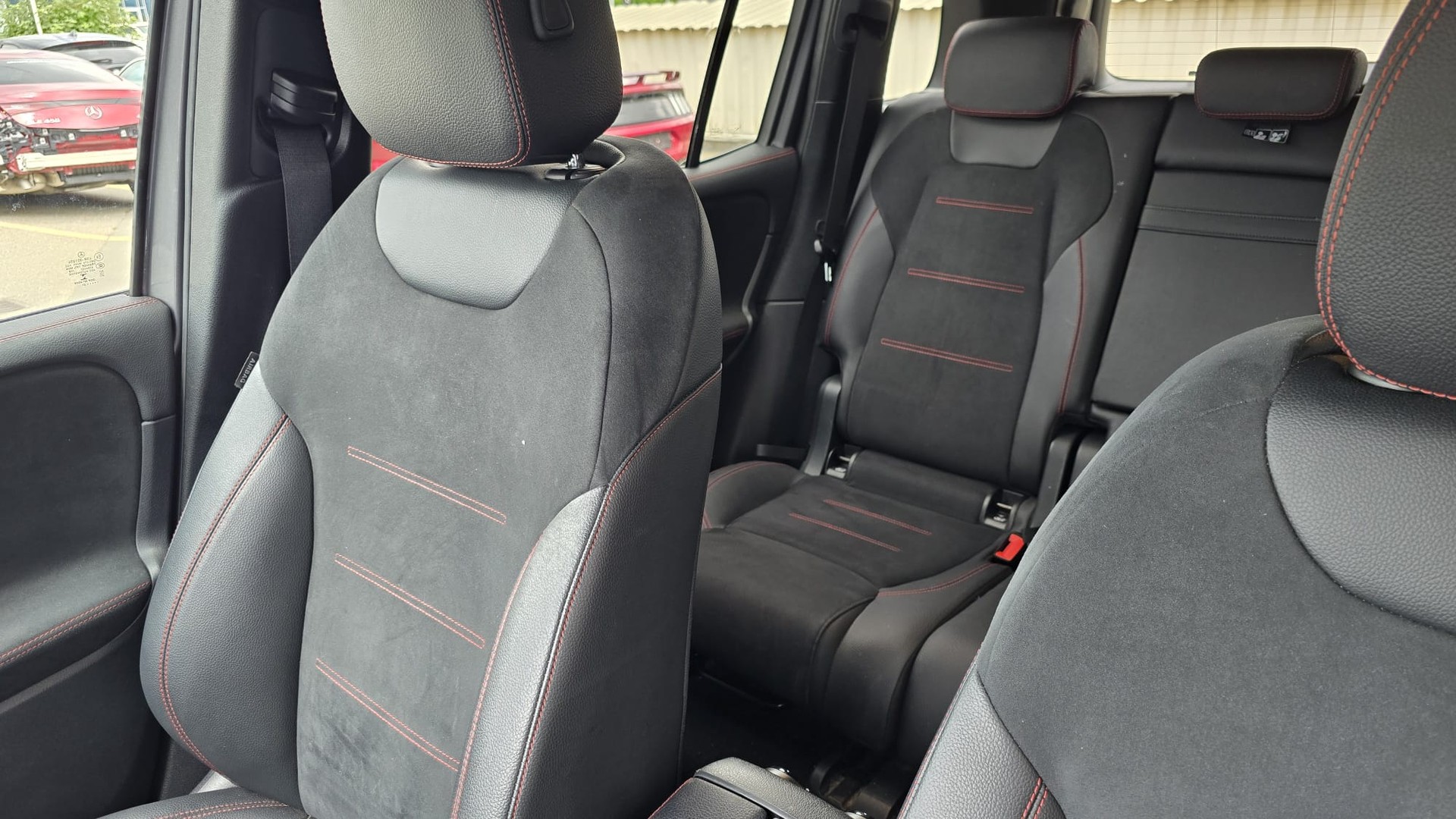 MERCEDES-BENZ GLB 200 AMG Line 4matic-image-10