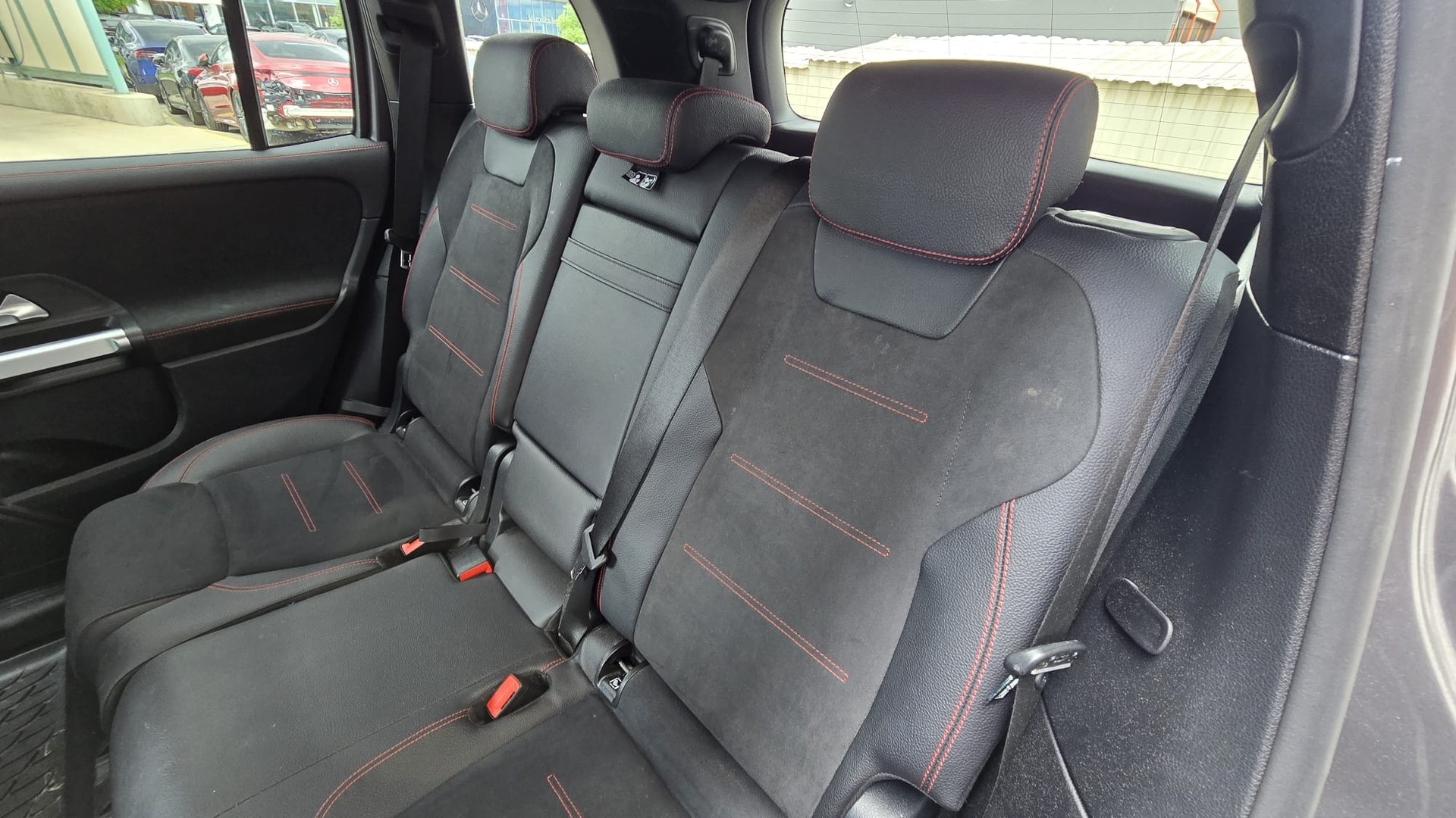 MERCEDES-BENZ GLB 200 AMG Line 4matic-image-7