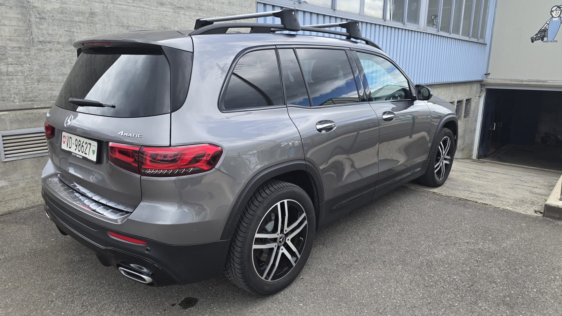 MERCEDES-BENZ GLB 200 AMG Line 4matic-image-4
