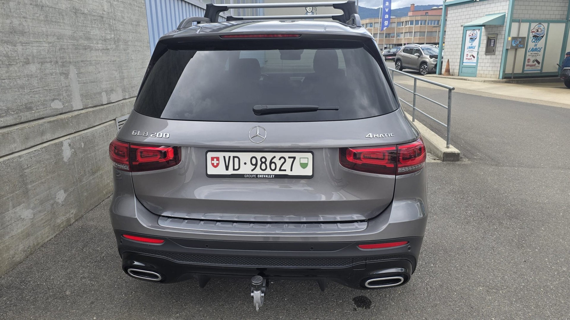 MERCEDES-BENZ GLB 200 AMG Line 4matic-image-2