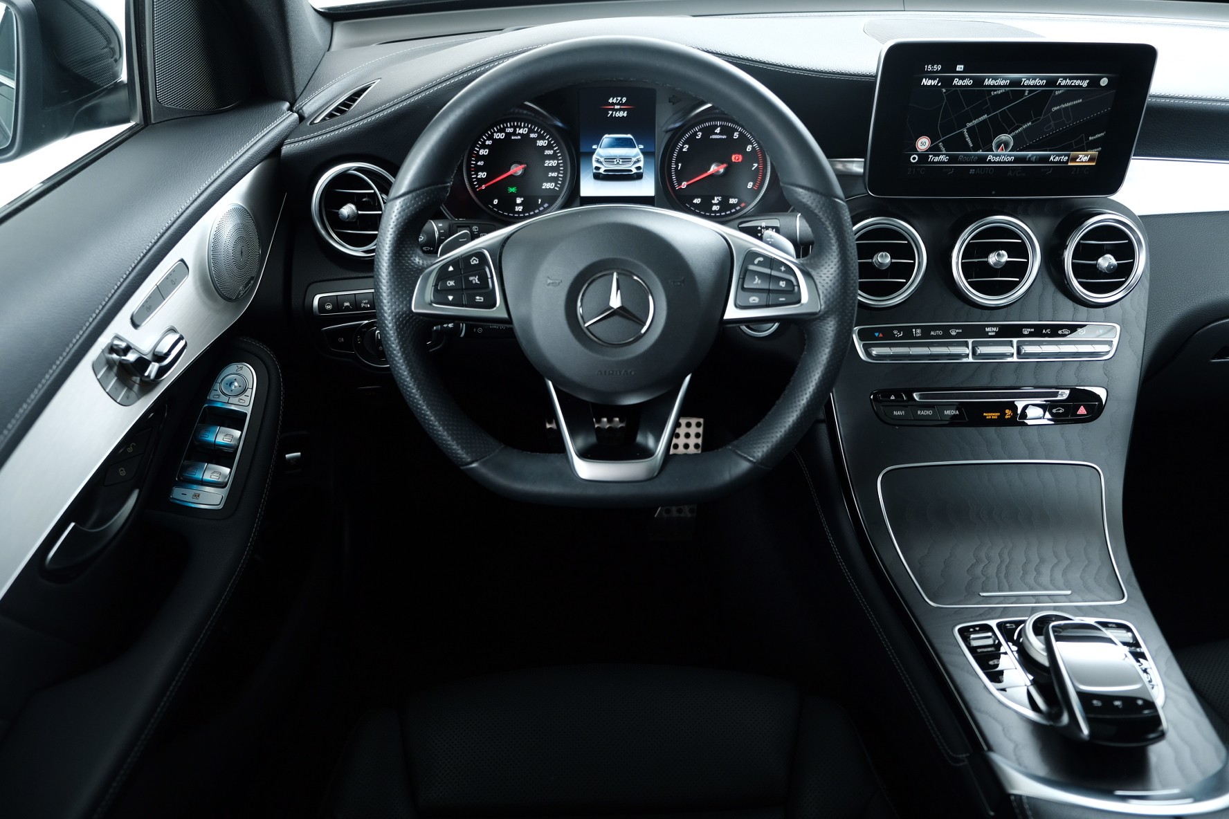 MERCEDES-BENZ GLC 250 AMG Line 4Matic 9G-Tronic-image-6