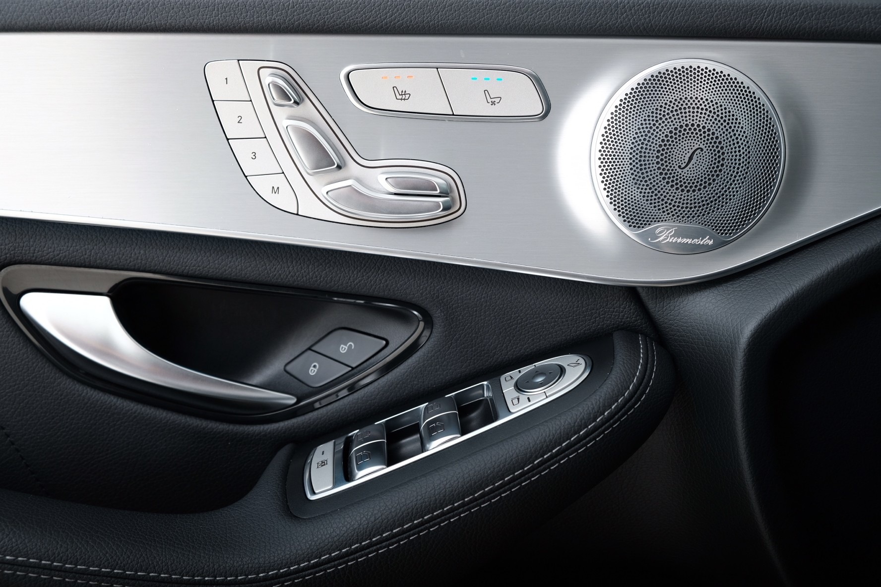 MERCEDES-BENZ GLC 250 AMG Line 4Matic 9G-Tronic-image-9