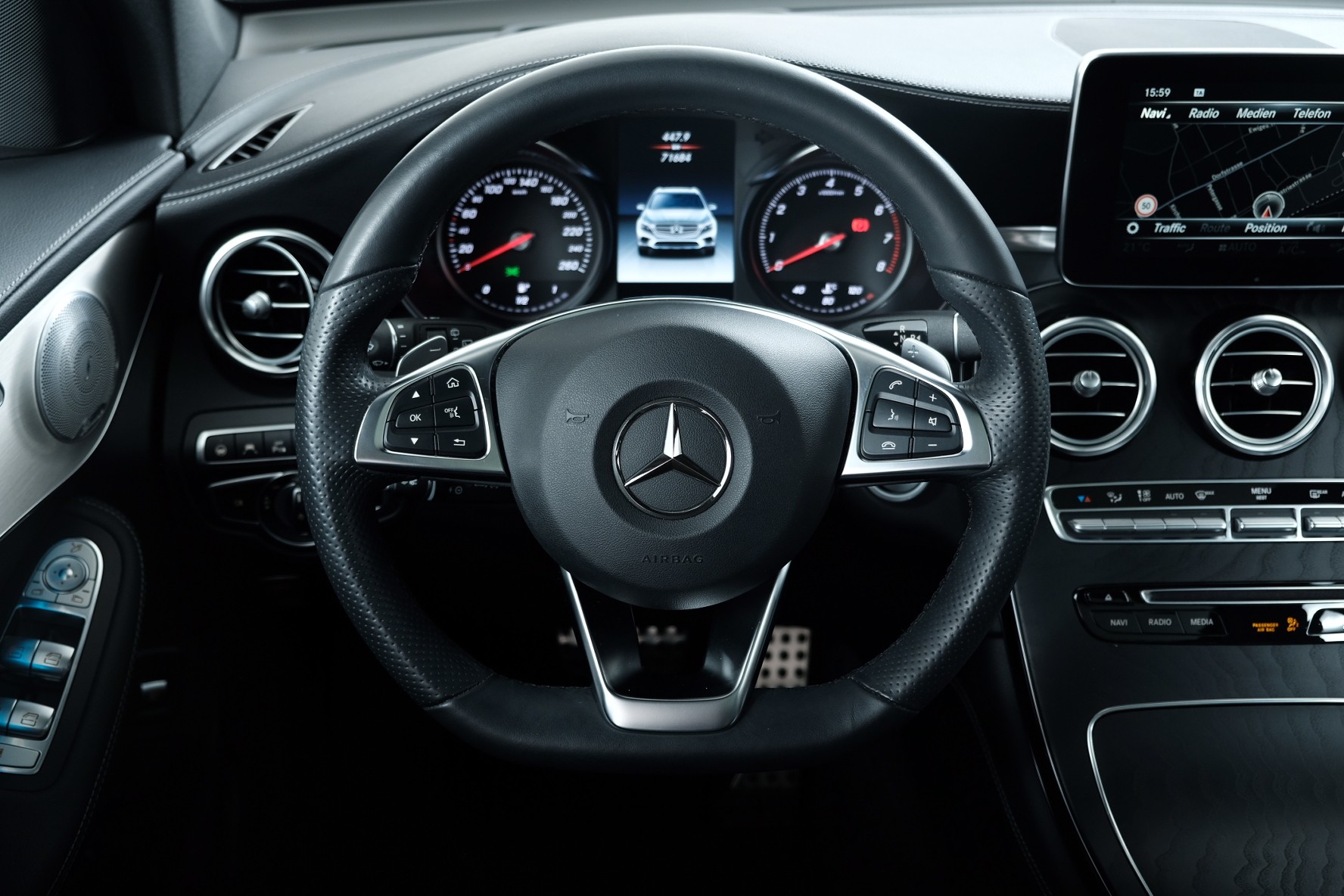MERCEDES-BENZ GLC 250 AMG Line 4Matic 9G-Tronic-image-7