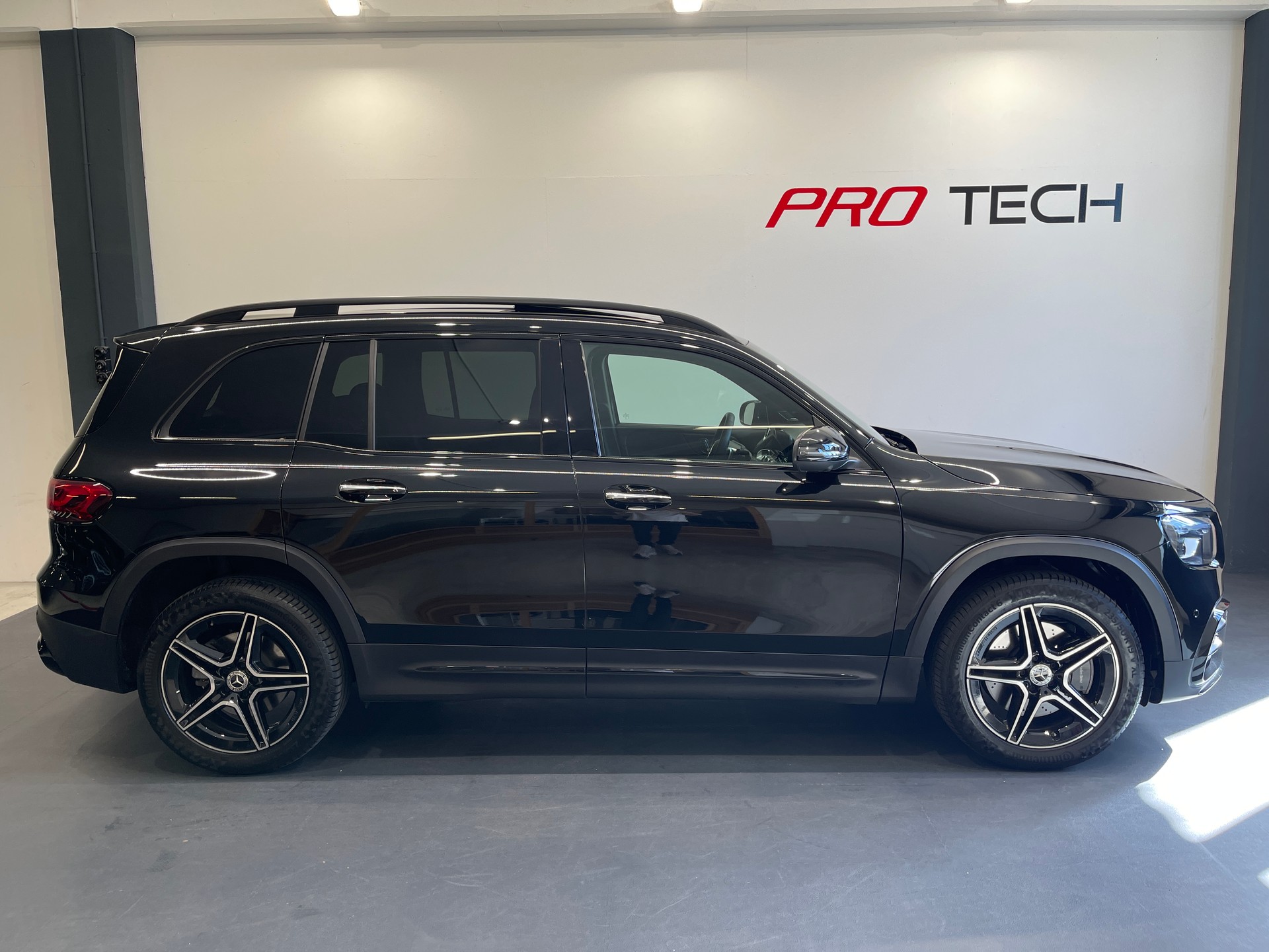MERCEDES-BENZ GLB 200 d 8G-Tronic *AMG -LINE 7 PLATZ*-showroom-element-2