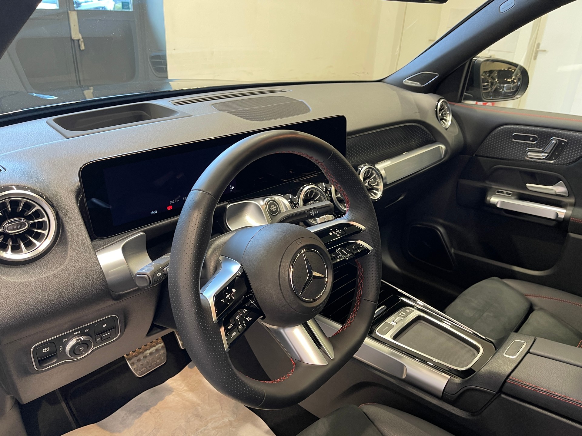 MERCEDES-BENZ GLB 200 d 8G-Tronic *AMG -LINE 7 PLATZ*-image-6