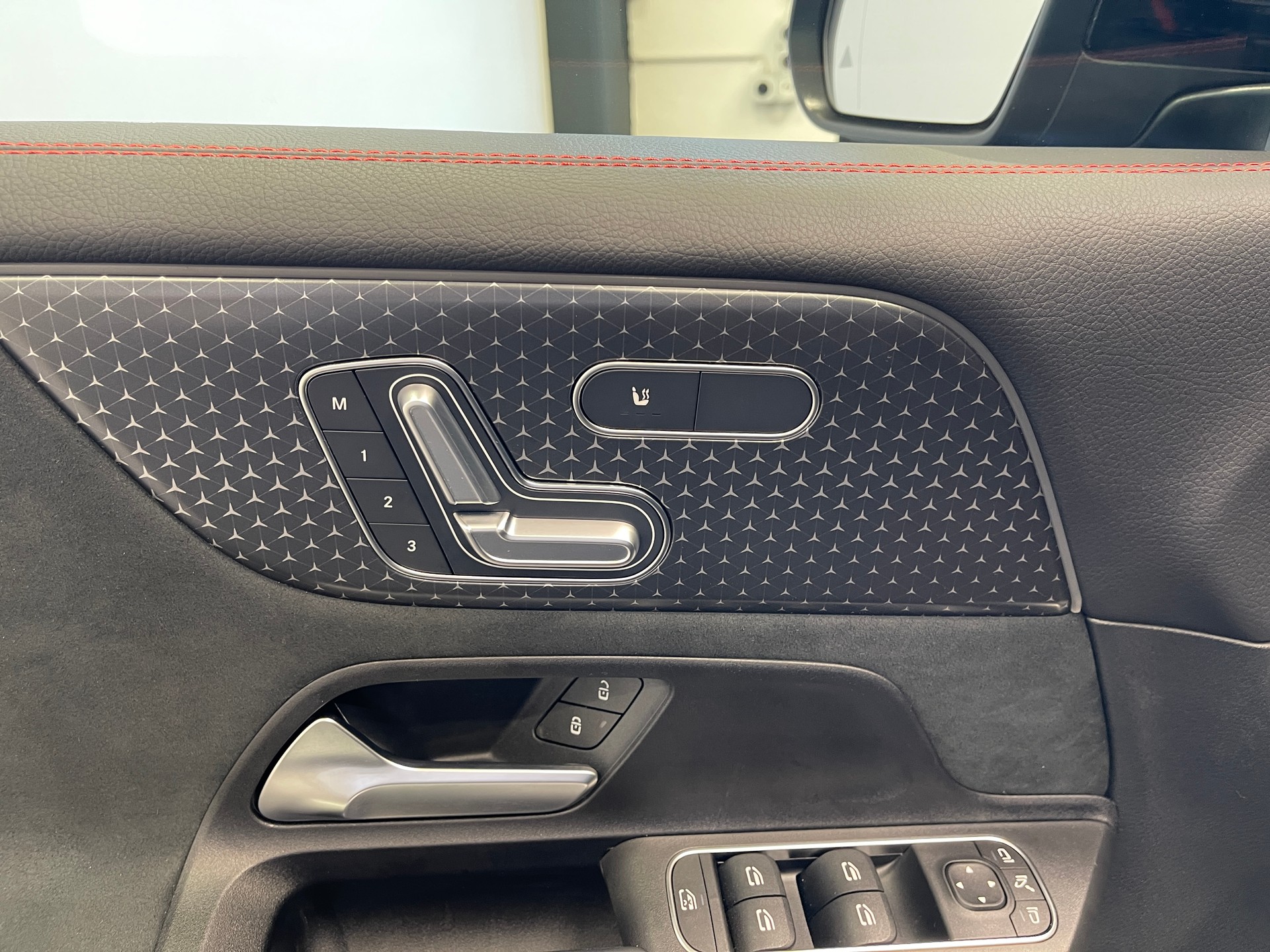 MERCEDES-BENZ GLB 200 d 8G-Tronic *AMG -LINE 7 PLATZ*-image-7