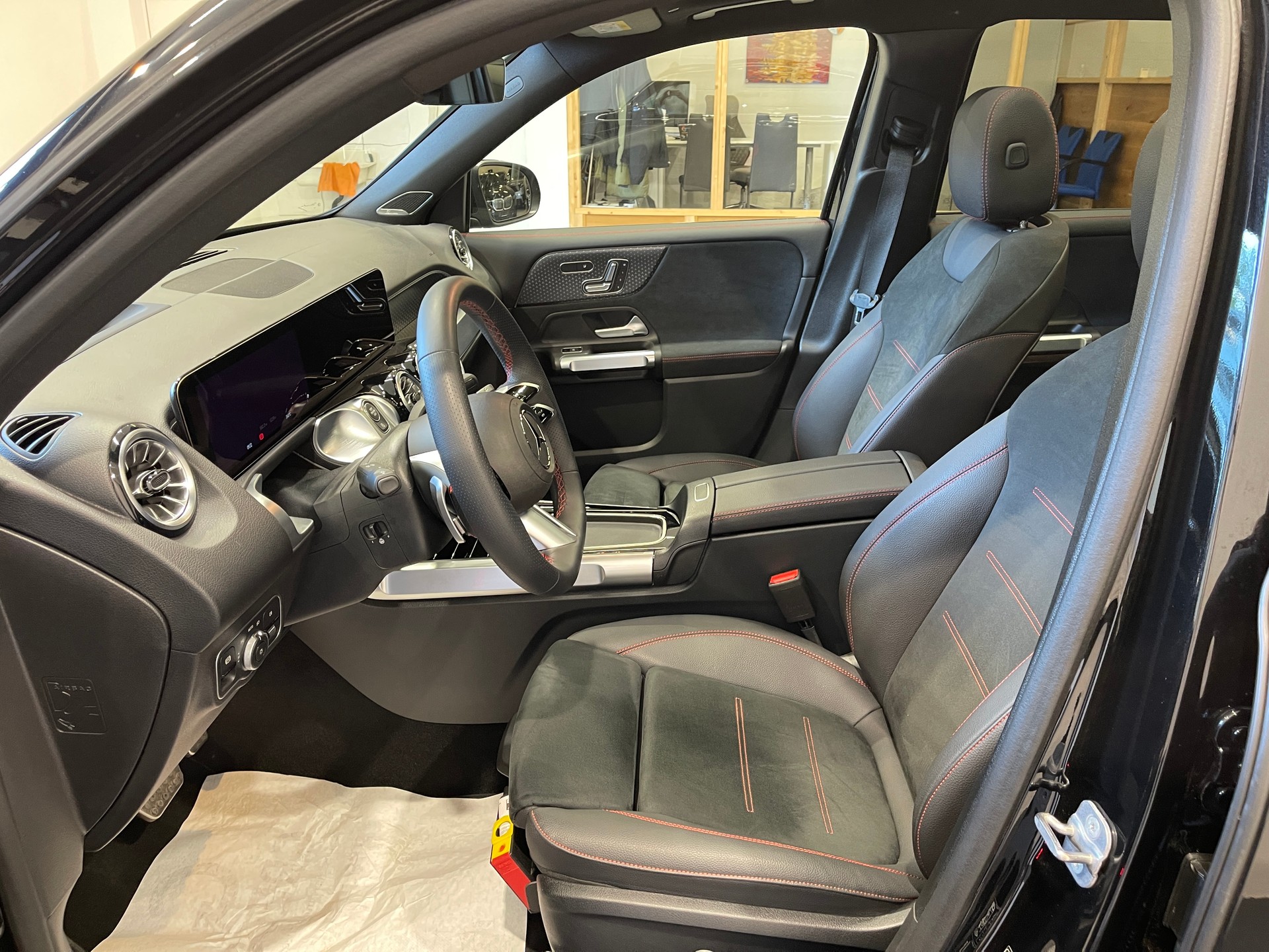 MERCEDES-BENZ GLB 200 d 8G-Tronic *AMG -LINE 7 PLATZ*-image-4