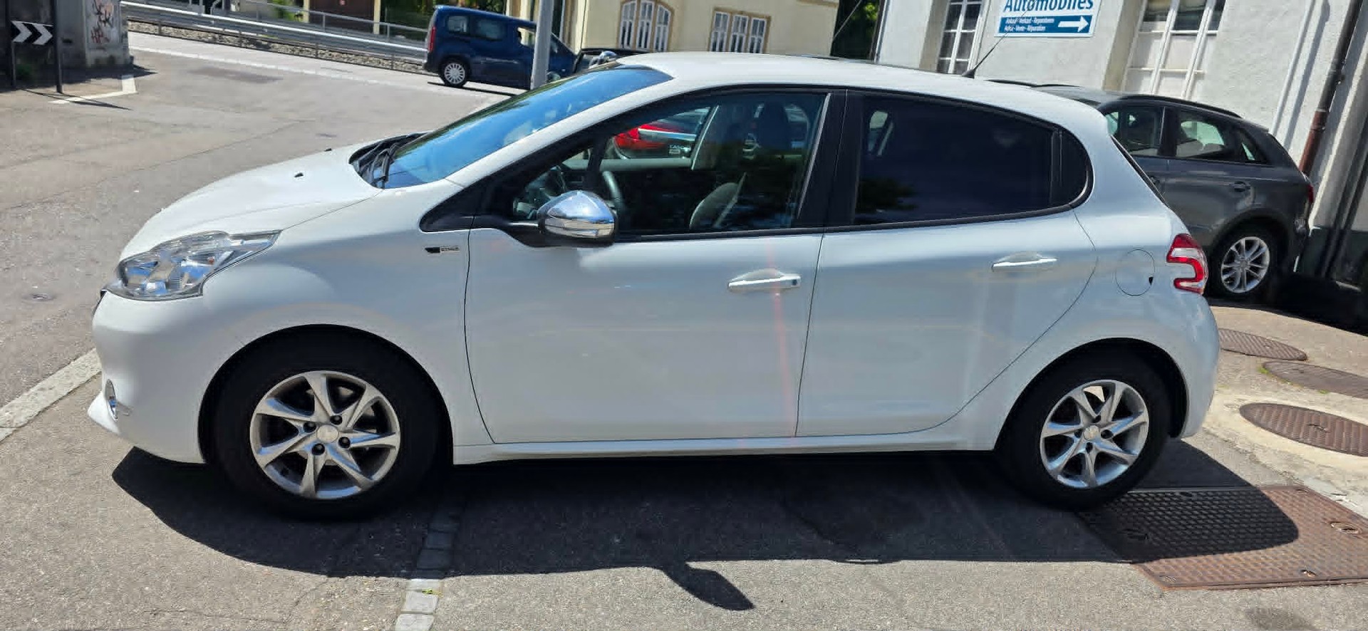 PEUGEOT 208 1.2 VTI Style-showroom-element-2