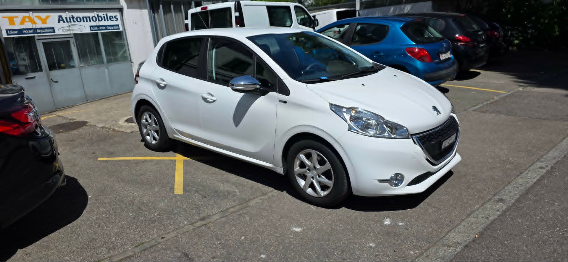 PEUGEOT 208 1.2 VTI Style-showroom-element-3