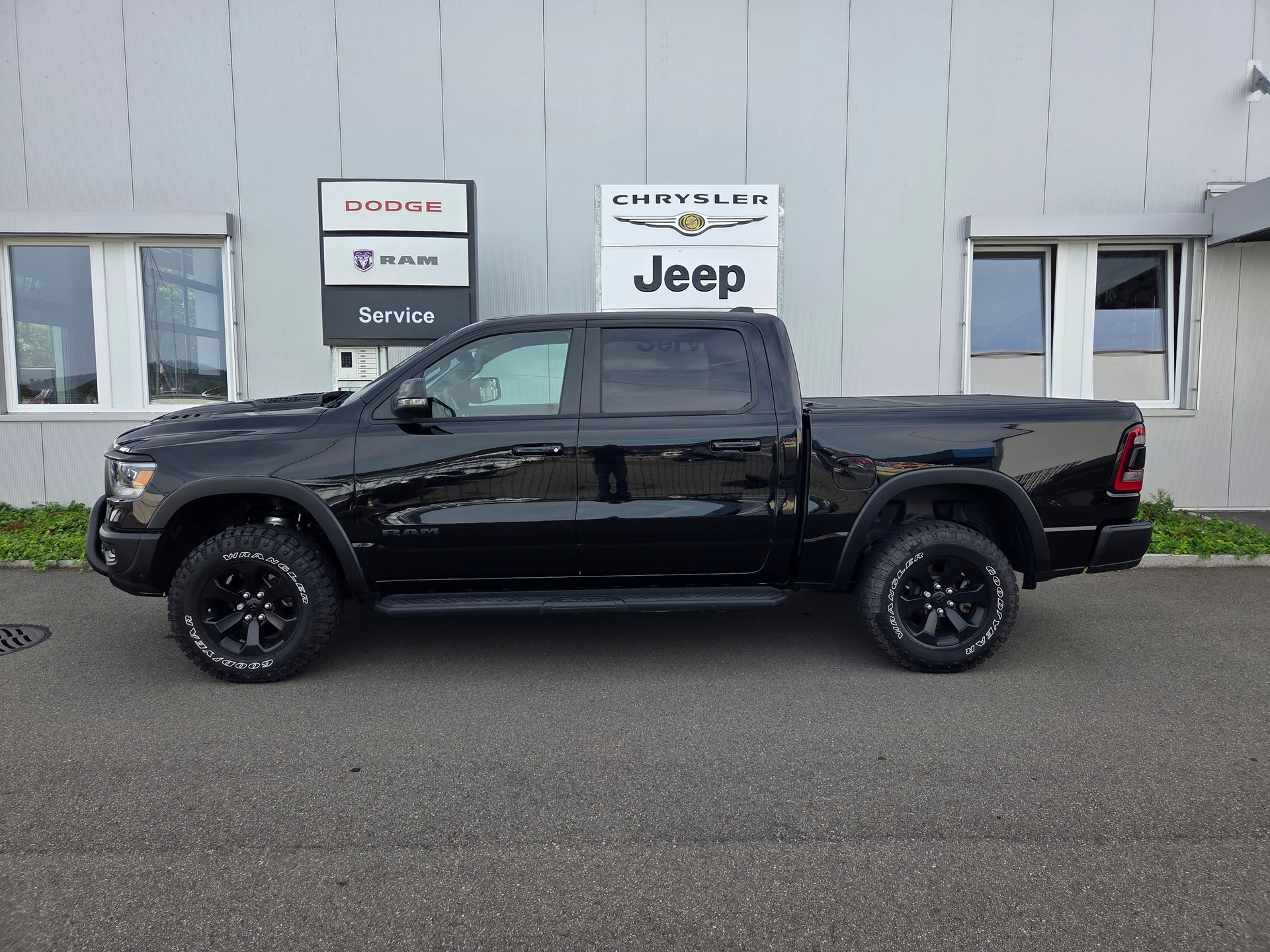 DODGE Ram 1500 5.7 V8 4x4 Rebel 396PS / 3.5T AHK