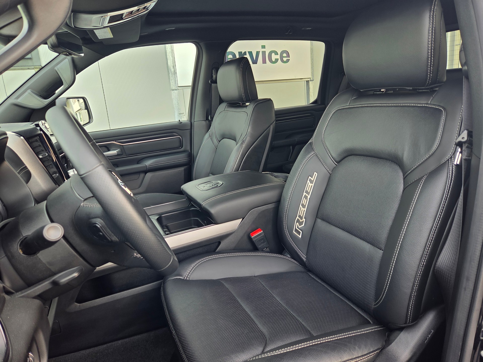 DODGE Ram 1500 5.7 V8 4x4 Rebel 396PS / 3.5T AHK-image-9