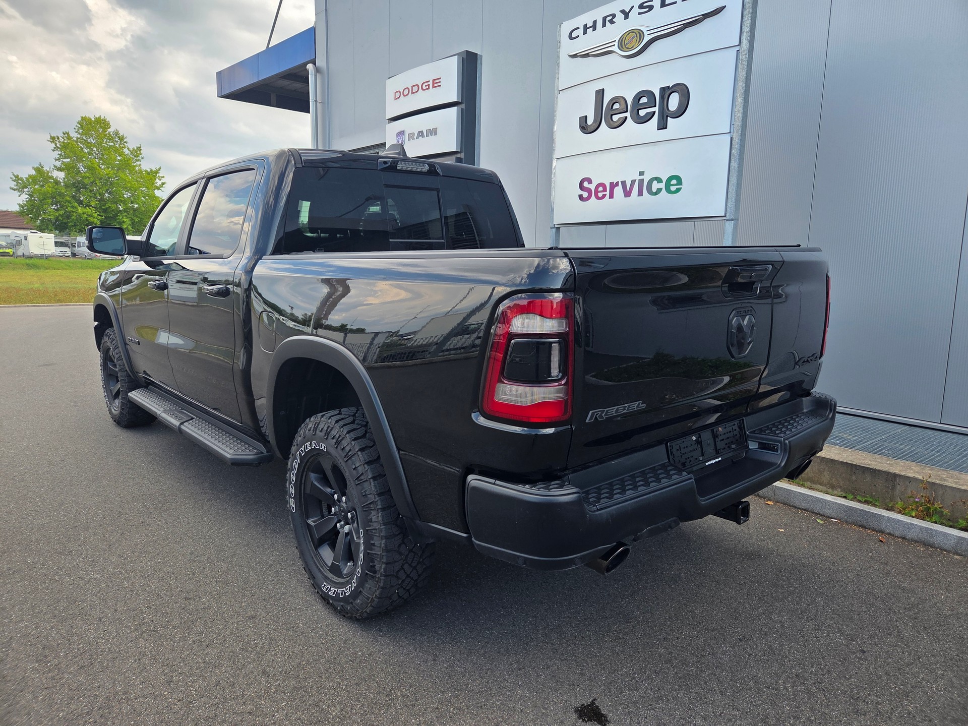 DODGE Ram 1500 5.7 V8 4x4 Rebel 396PS / 3.5T AHK-showroom-element-2