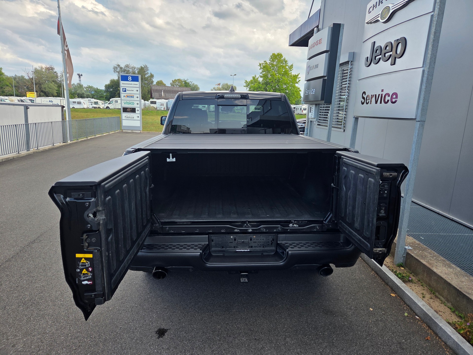 DODGE Ram 1500 5.7 V8 4x4 Rebel 396PS / 3.5T AHK-showroom-element-3