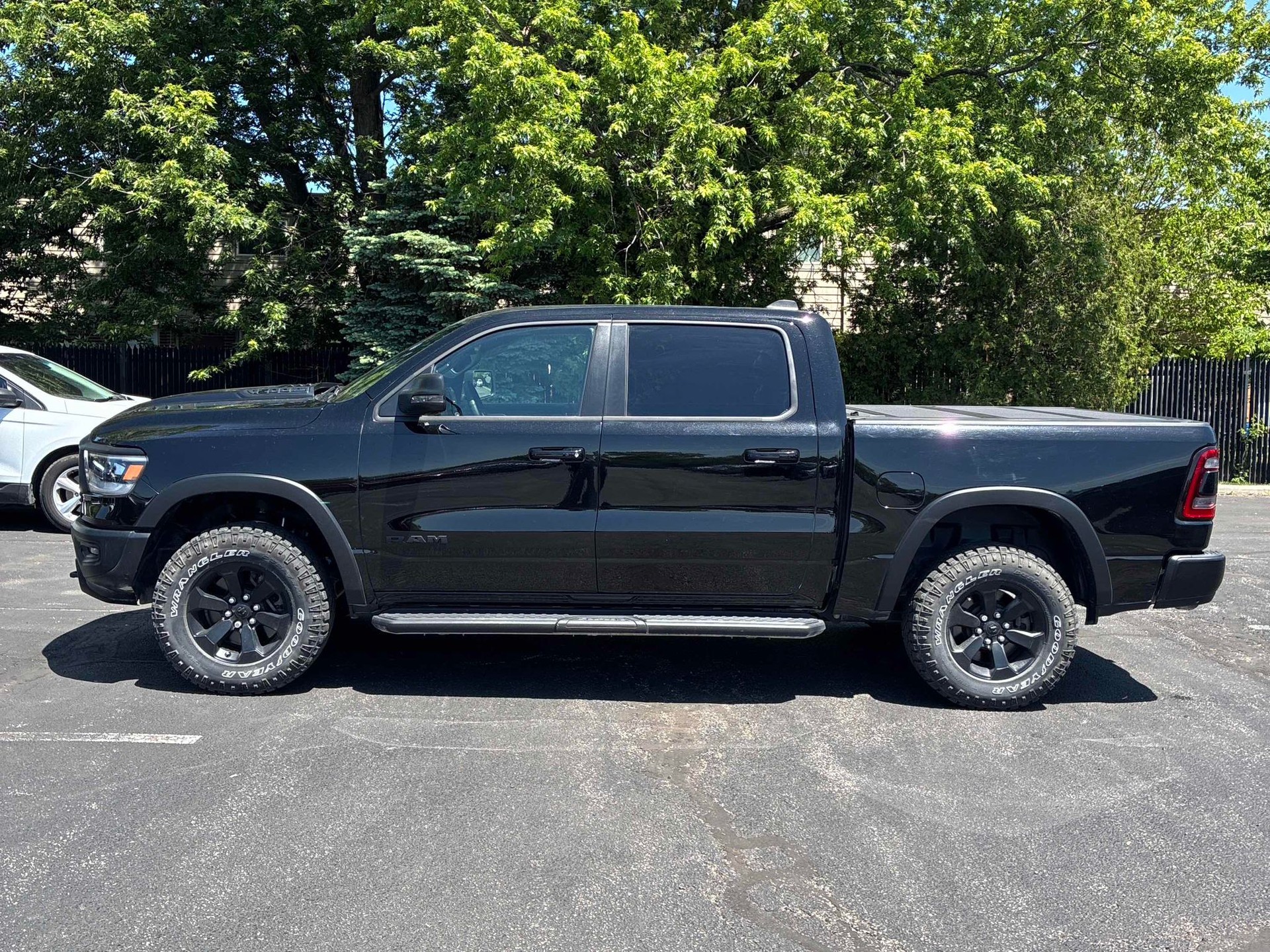 DODGE Ram 1500 5.7 V8 4x4 Rebel 396PS / 3.5T AHK