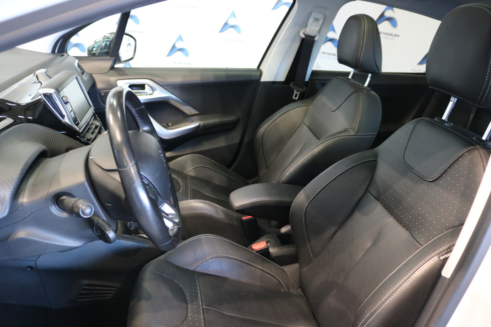 PEUGEOT 208 Allure EAT6-showroom-element-3