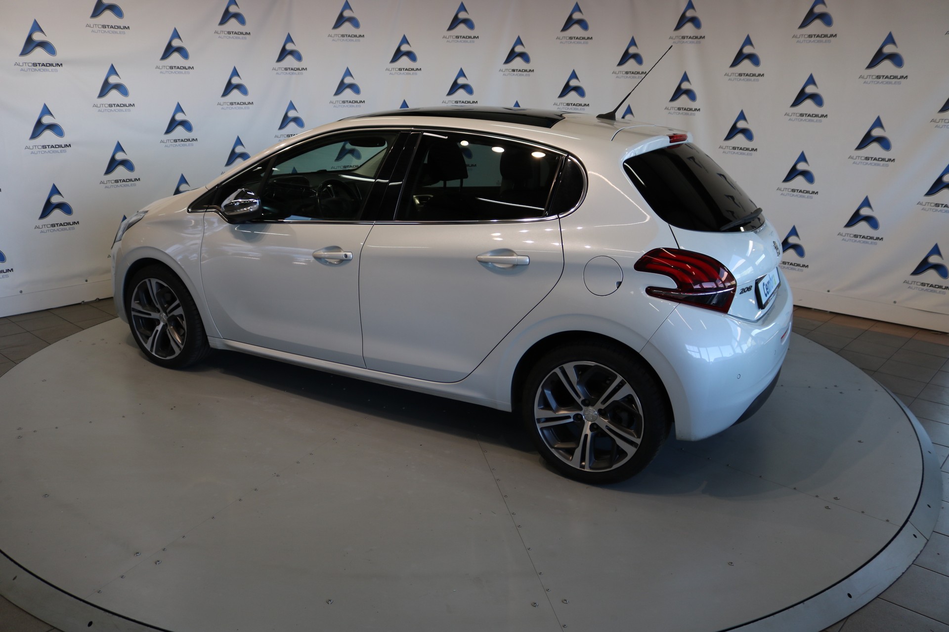 PEUGEOT 208 Allure EAT6-image-24