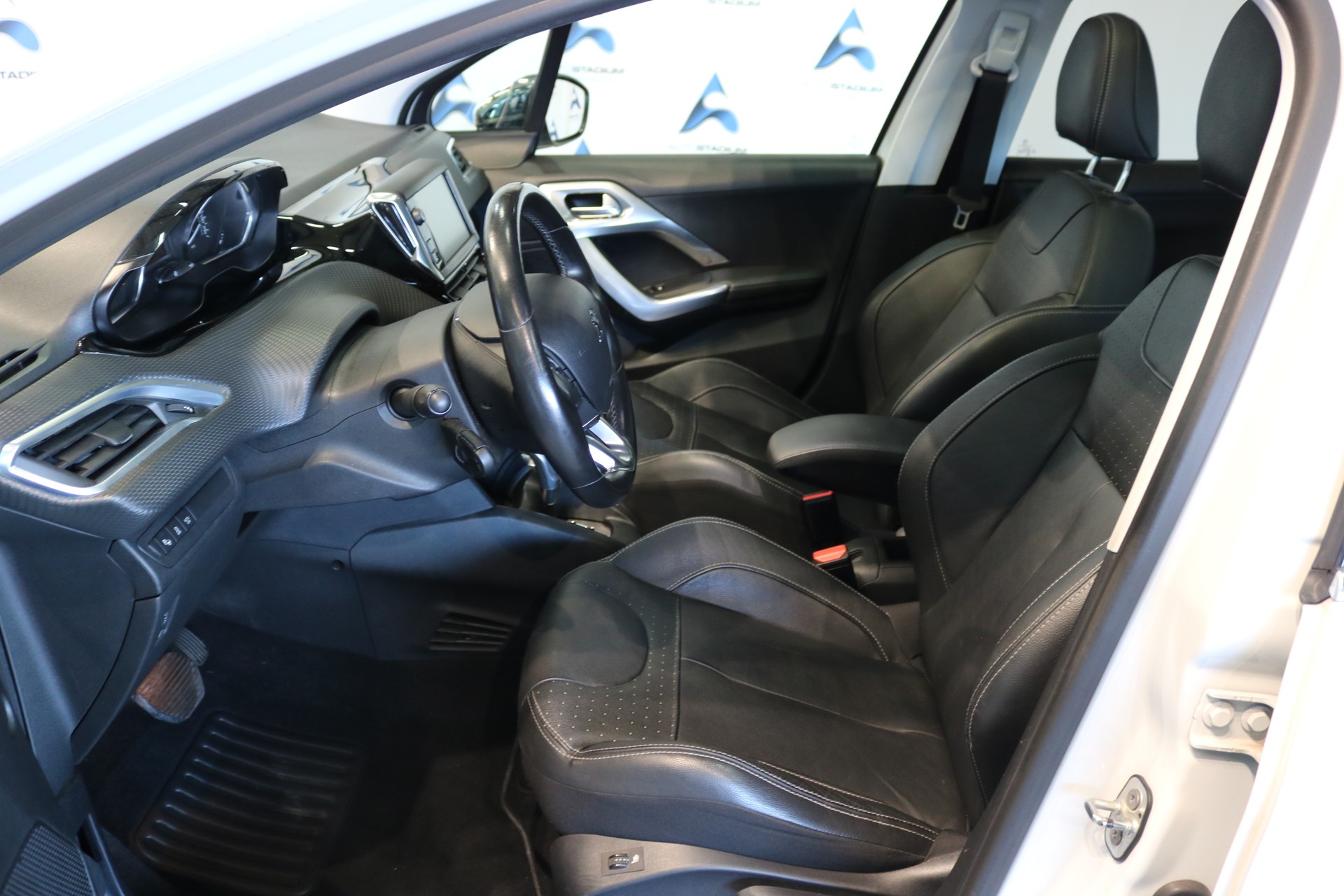 PEUGEOT 208 Allure EAT6-showroom-element-2