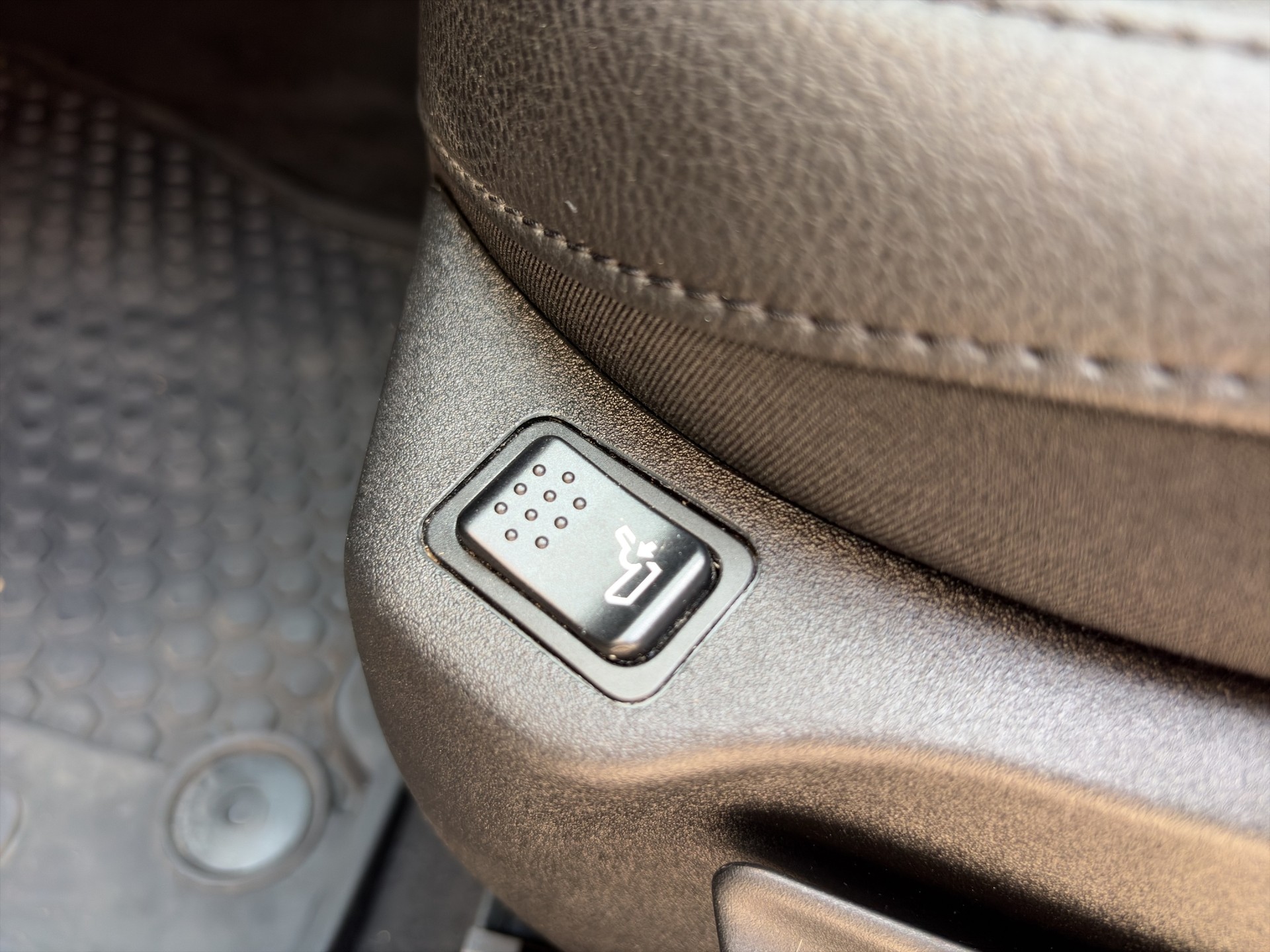 JEEP Compass 4x2 1.3 Limited DKG-image-25