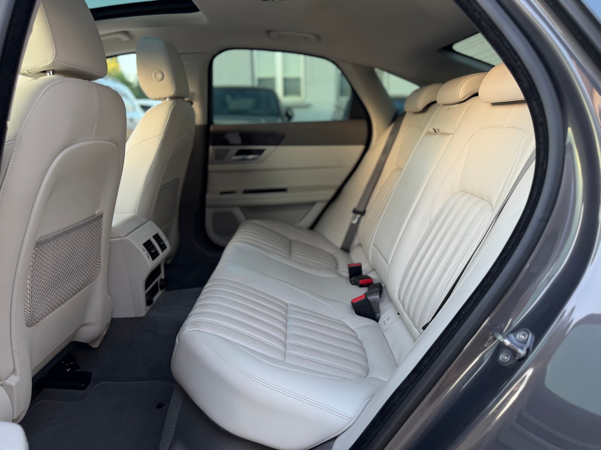JAGUAR XF 30d Portfolio Automatic-image-10