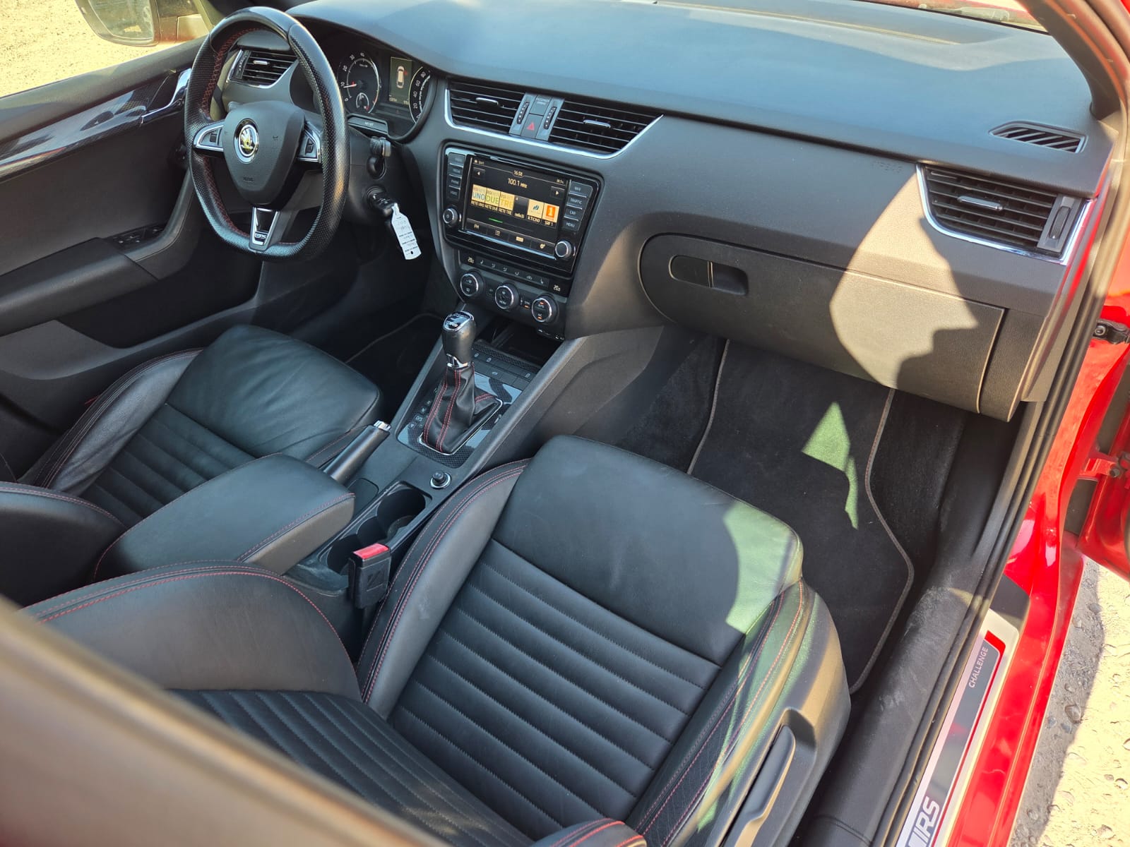 SKODA Octavia Combi 2.0 TSI RS DSG-image-13