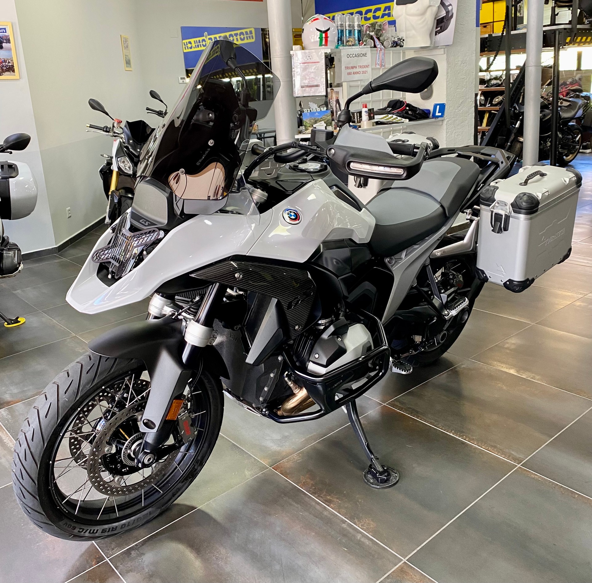 BMW R 1300 GS-image-1
