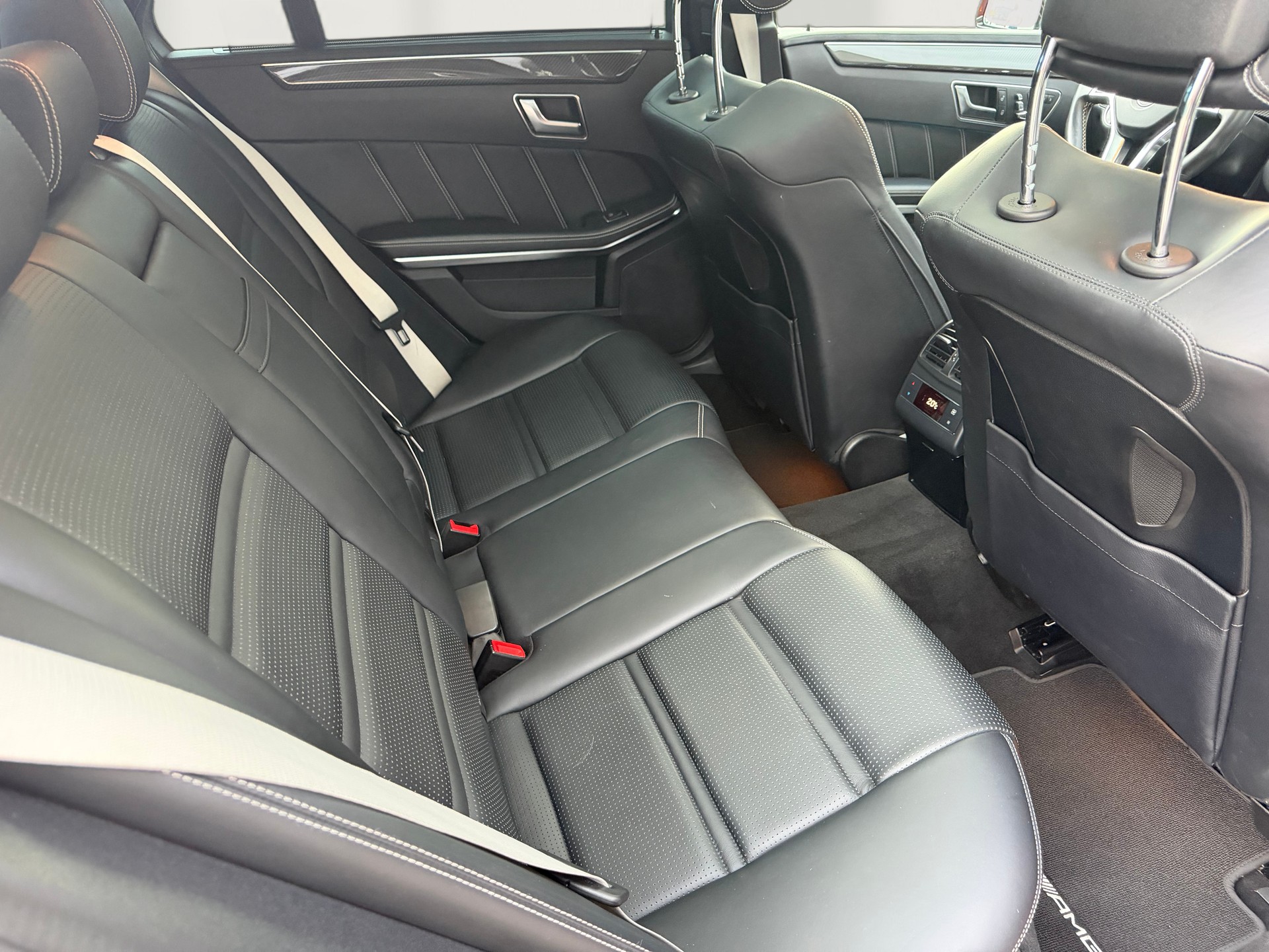 MERCEDES-BENZ E 63 AMG S 4Matic Speedshift-image-21