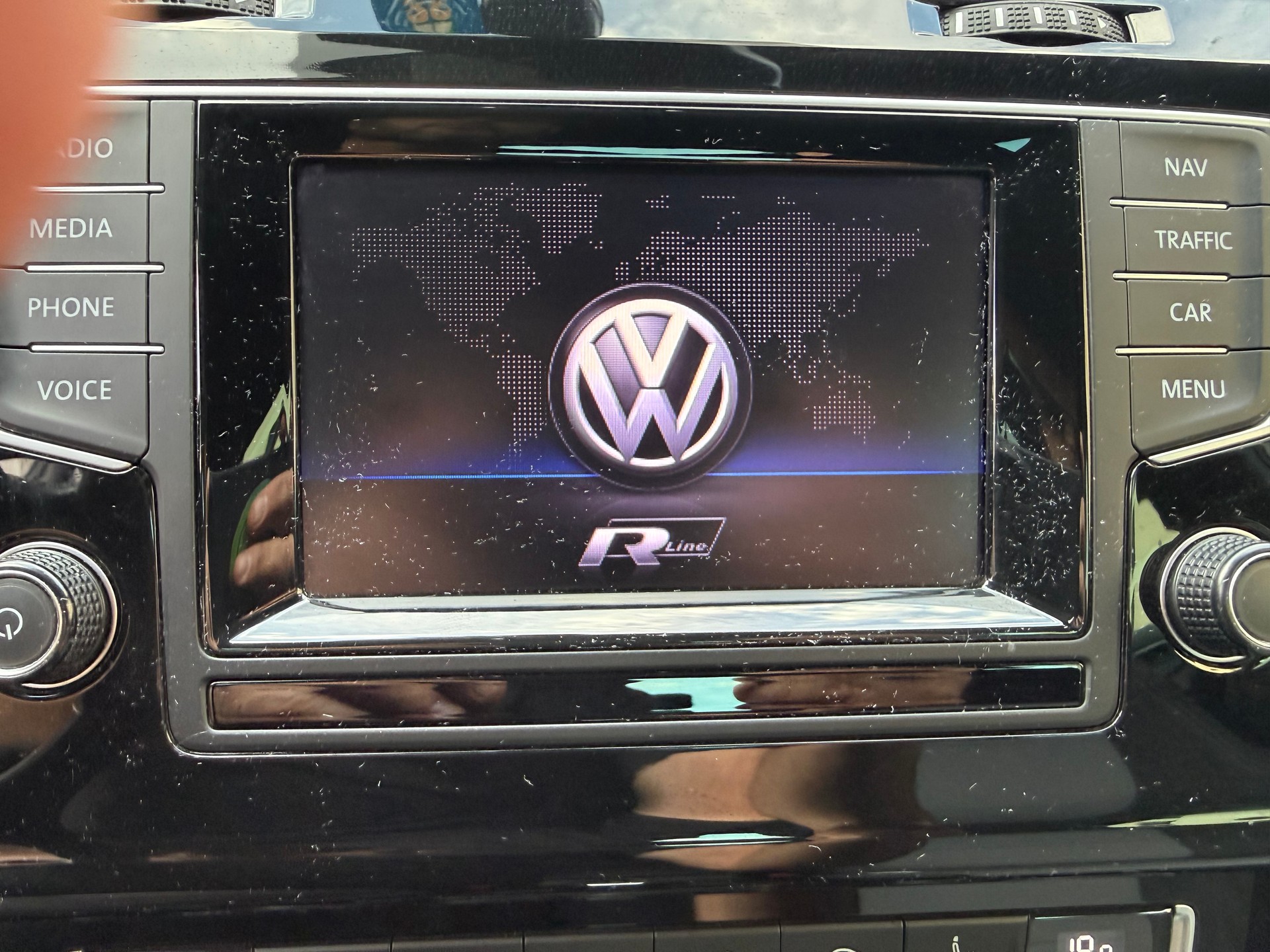 VW Golf 1.2 TSI Lounge R-Line DSG-image-21
