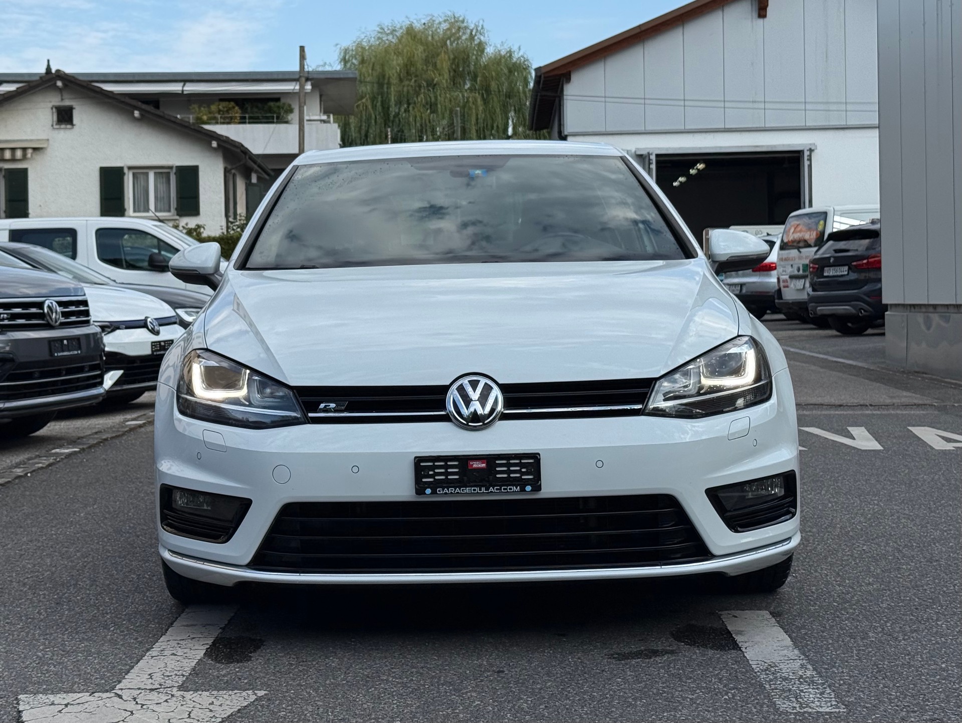 VW Golf 1.2 TSI Lounge R-Line DSG-showroom-element-1