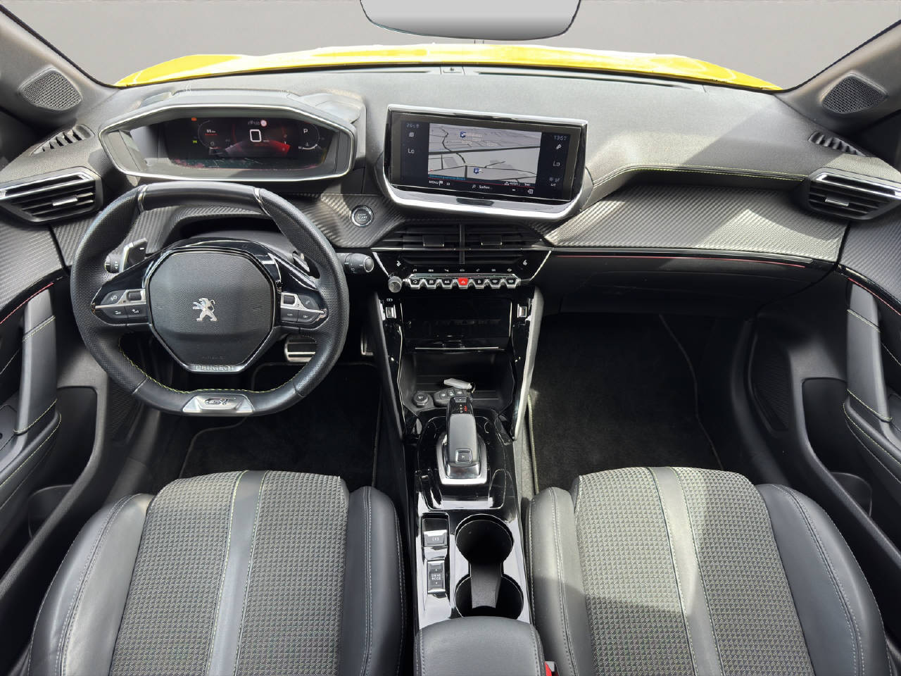 PEUGEOT 208 1.2 PureTech 130 GT Line-image-6