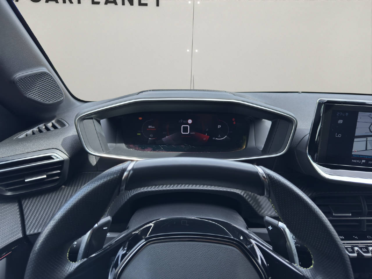 PEUGEOT 208 1.2 PureTech 130 GT Line-image-8