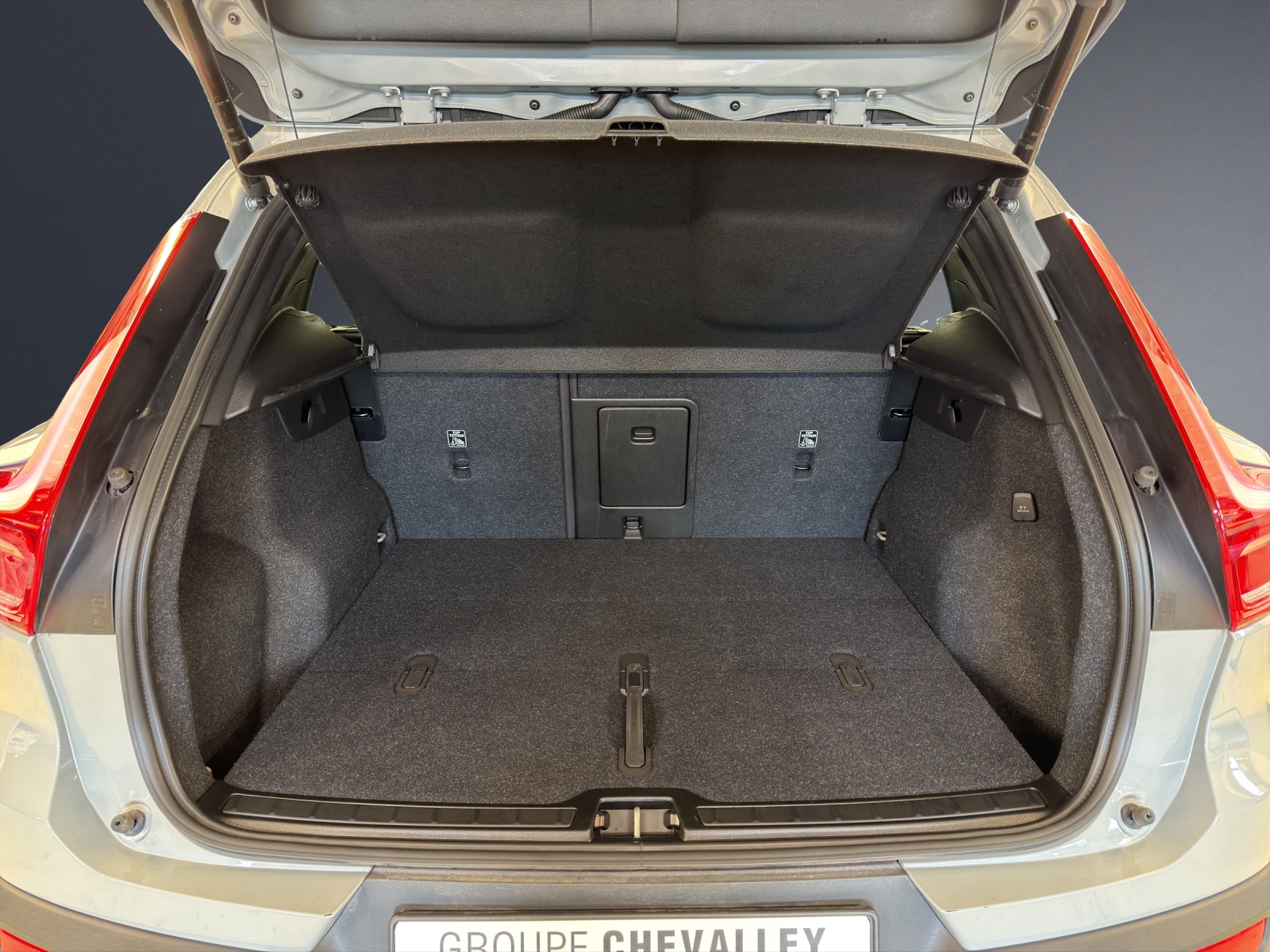 VOLVO XC40 T2 Core Geartronic-image-16