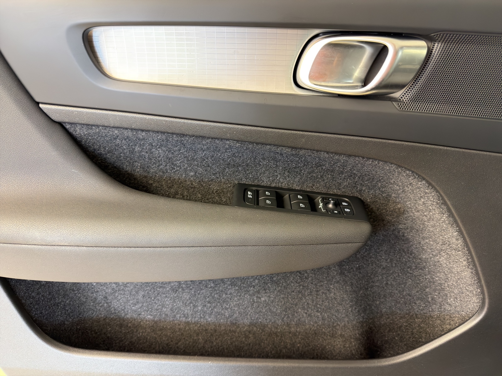 VOLVO XC40 T2 Core Geartronic-image-8