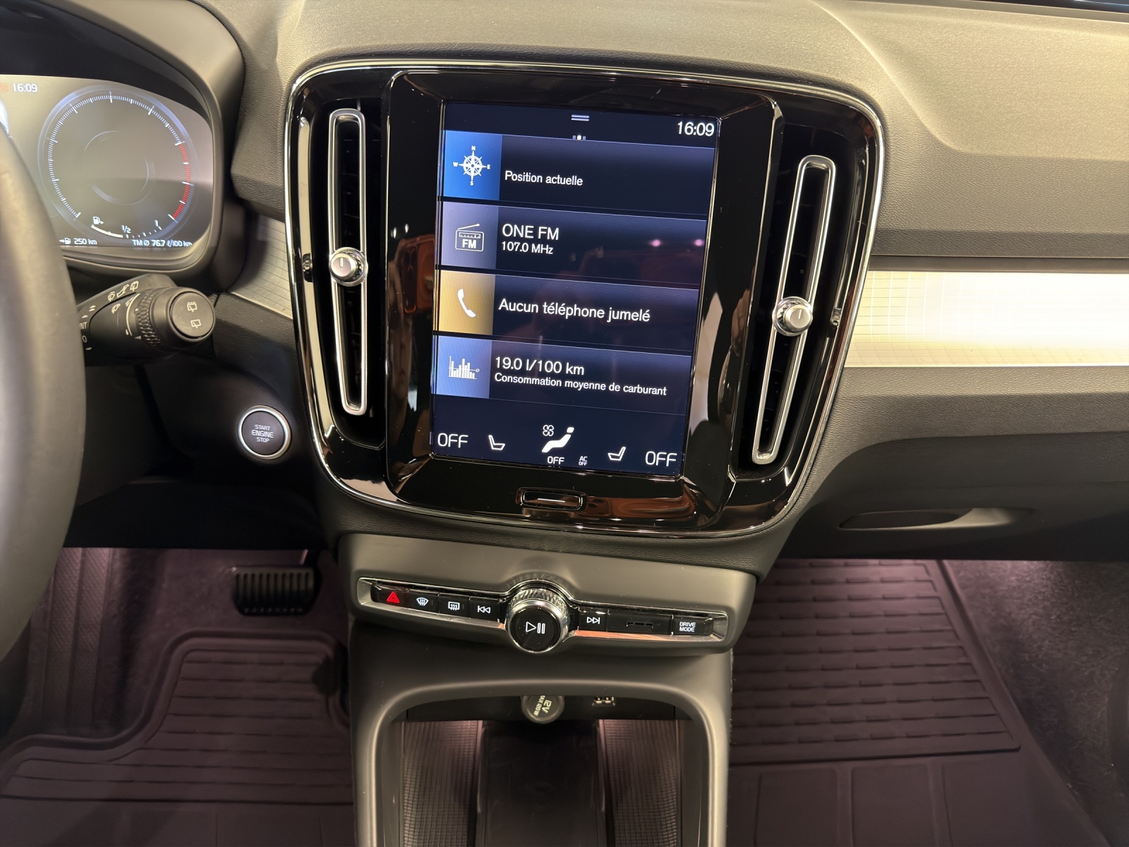 VOLVO XC40 T2 Core Geartronic-image-13