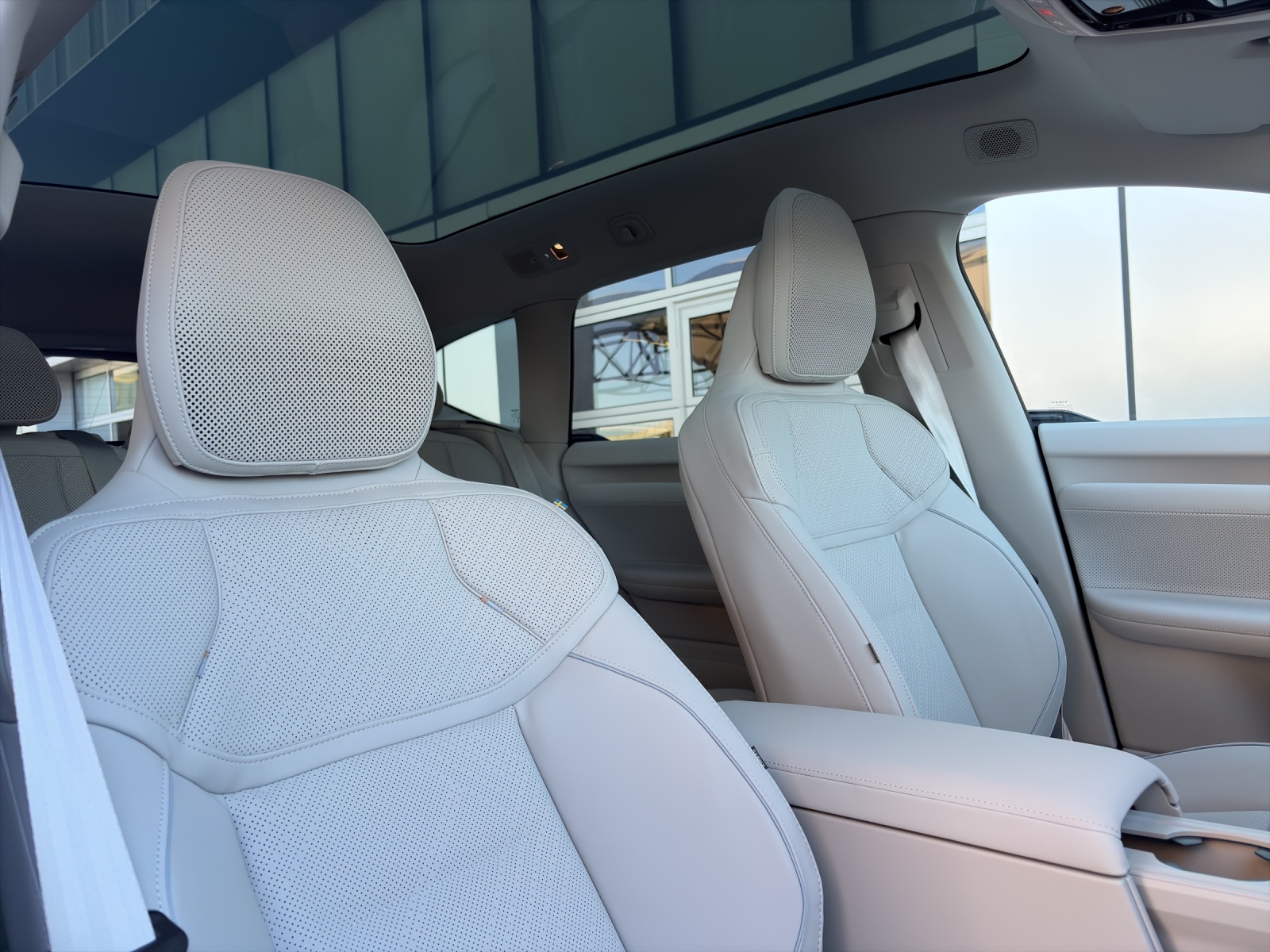 VOLVO EX60 Twin Ultra AWD-image-17