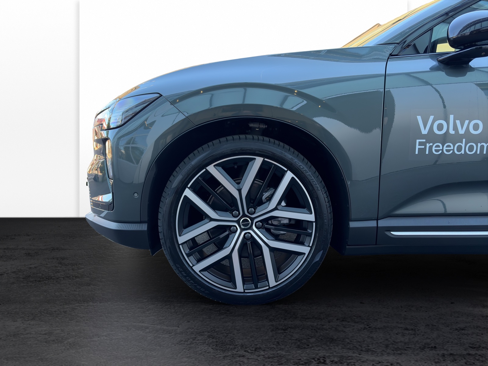 VOLVO EX60 Twin Ultra AWD-image-19