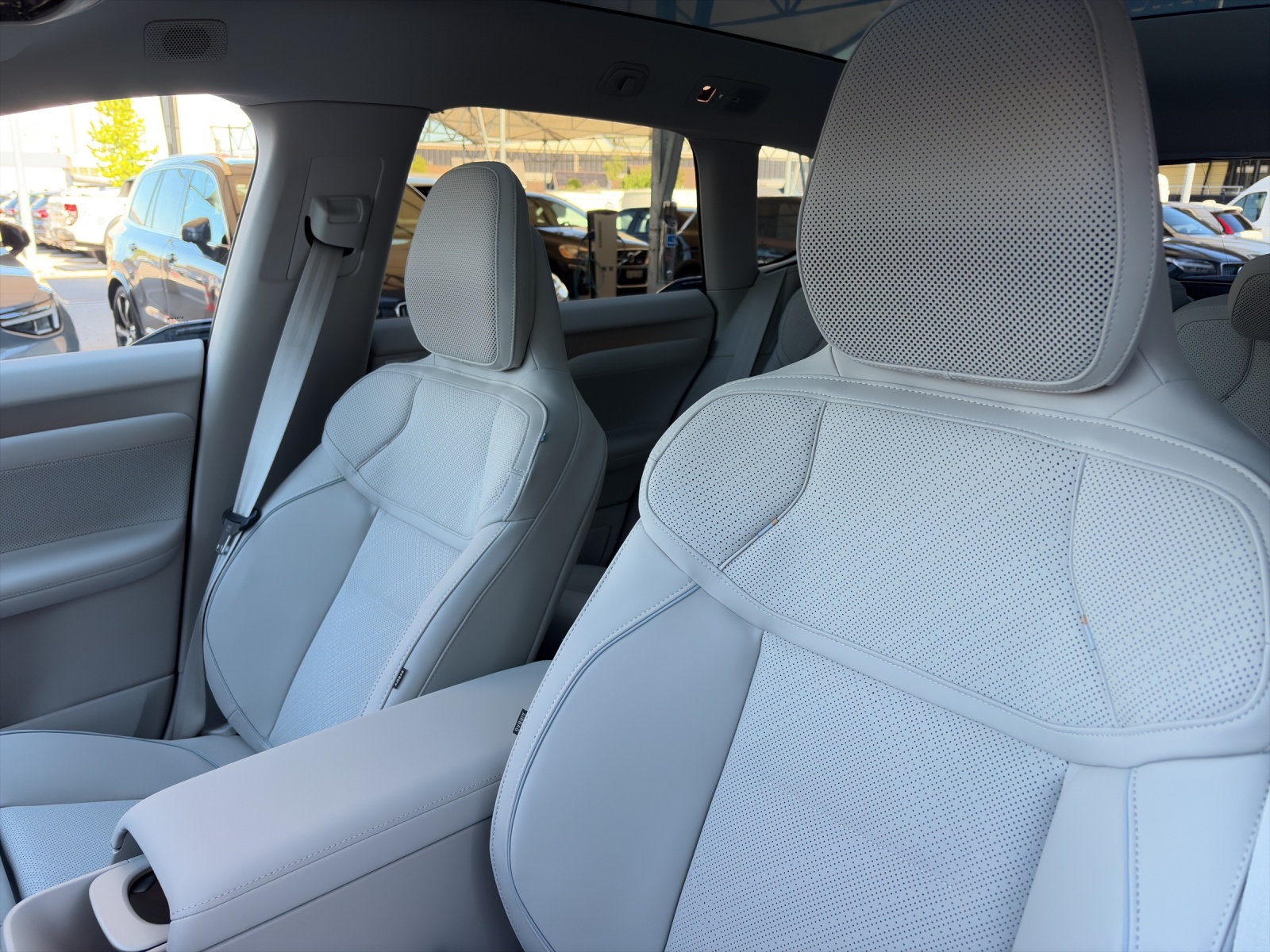 VOLVO EX60 Twin Ultra AWD-image-8